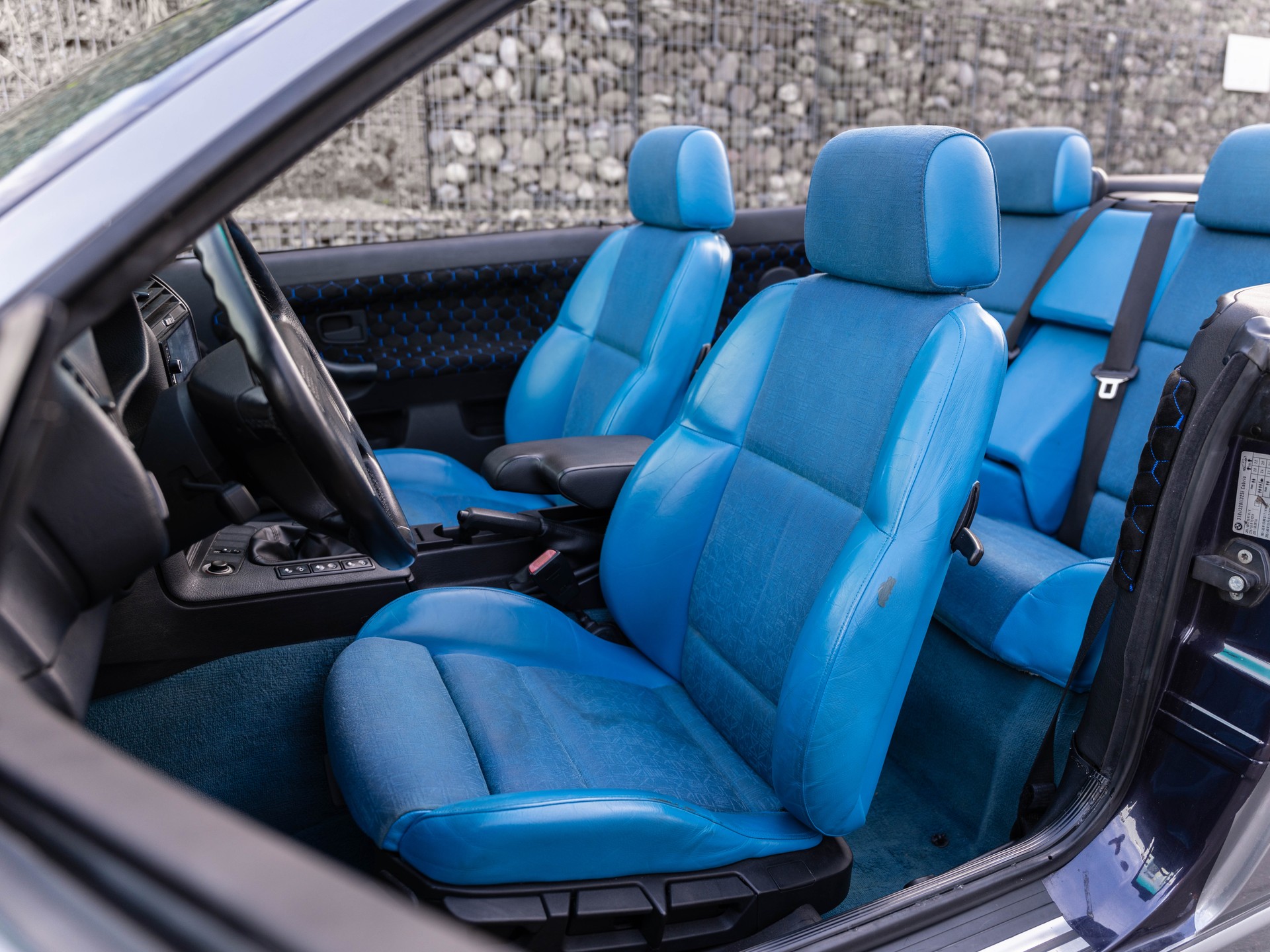 BMW 318i Cabrio INDIVIDUAL M-Paket-image-25