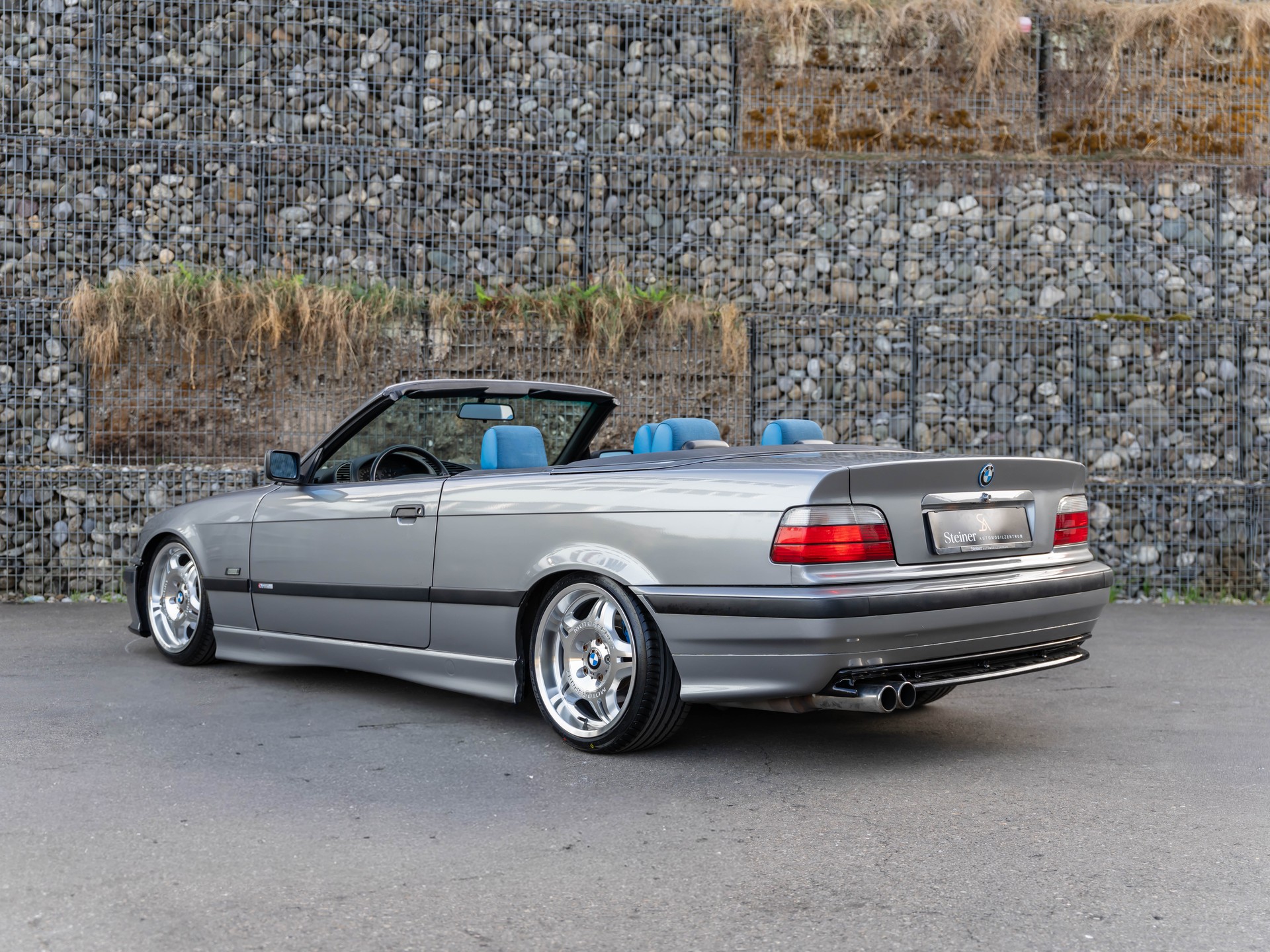BMW 318i Cabrio INDIVIDUAL M-Paket-image-7