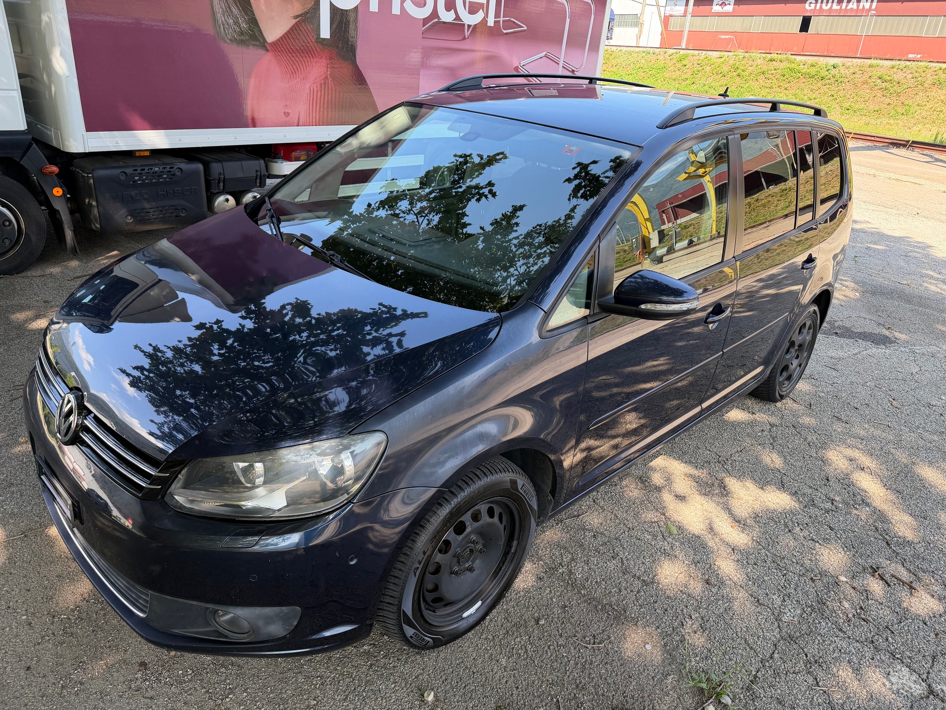 VW Touran 1.6 TDI Trendline DSG-image-1