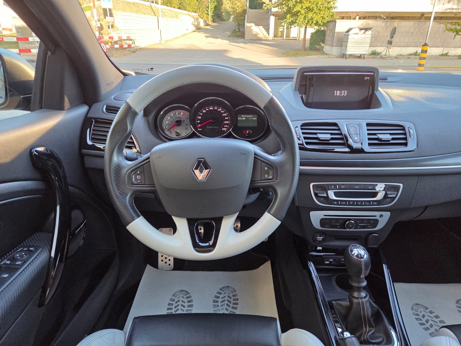 RENAULT Mégane Coupé 2.0 16V Turbo RS-image-13
