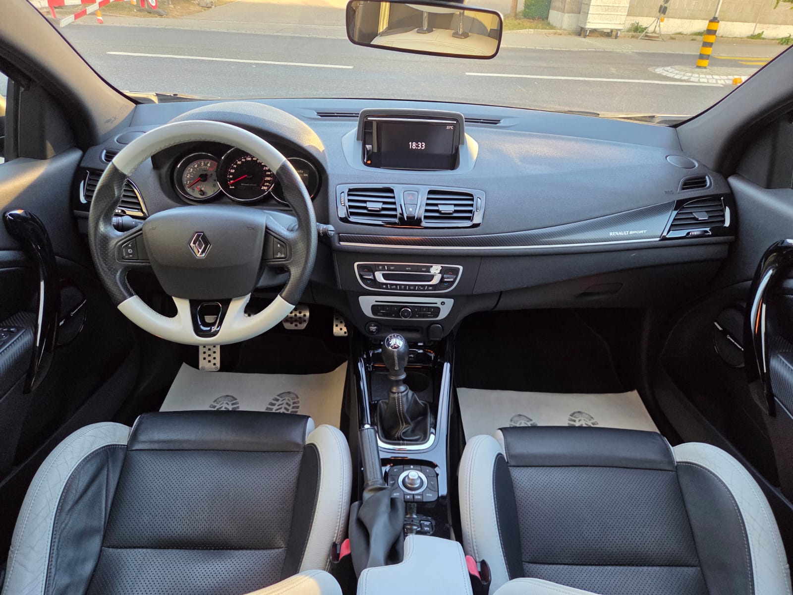 RENAULT Mégane Coupé 2.0 16V Turbo RS-image-12