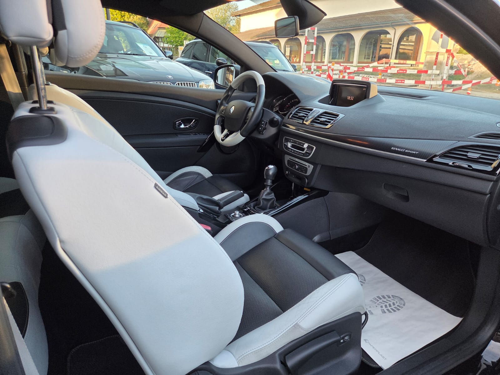 RENAULT Mégane Coupé 2.0 16V Turbo RS-image-10