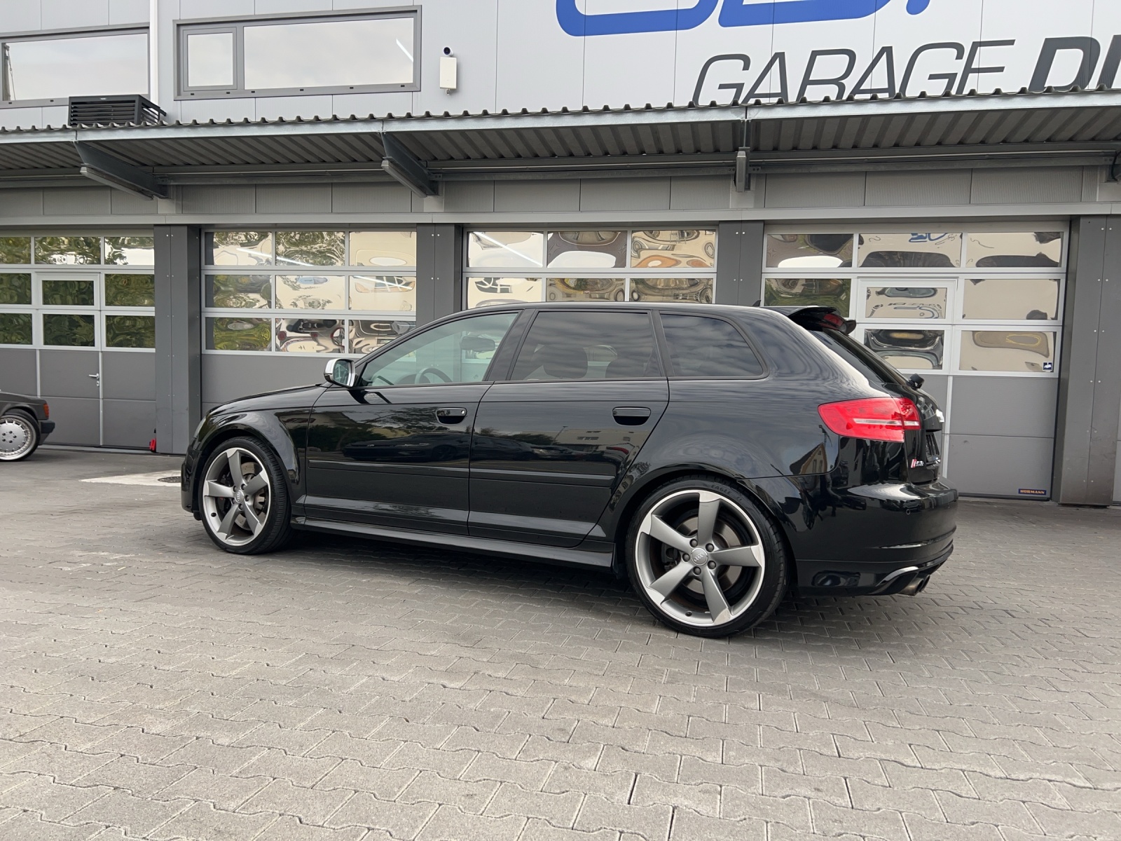 AUDI RS3 Sportback 2.5 TFSI quattro S-tronic-image-2