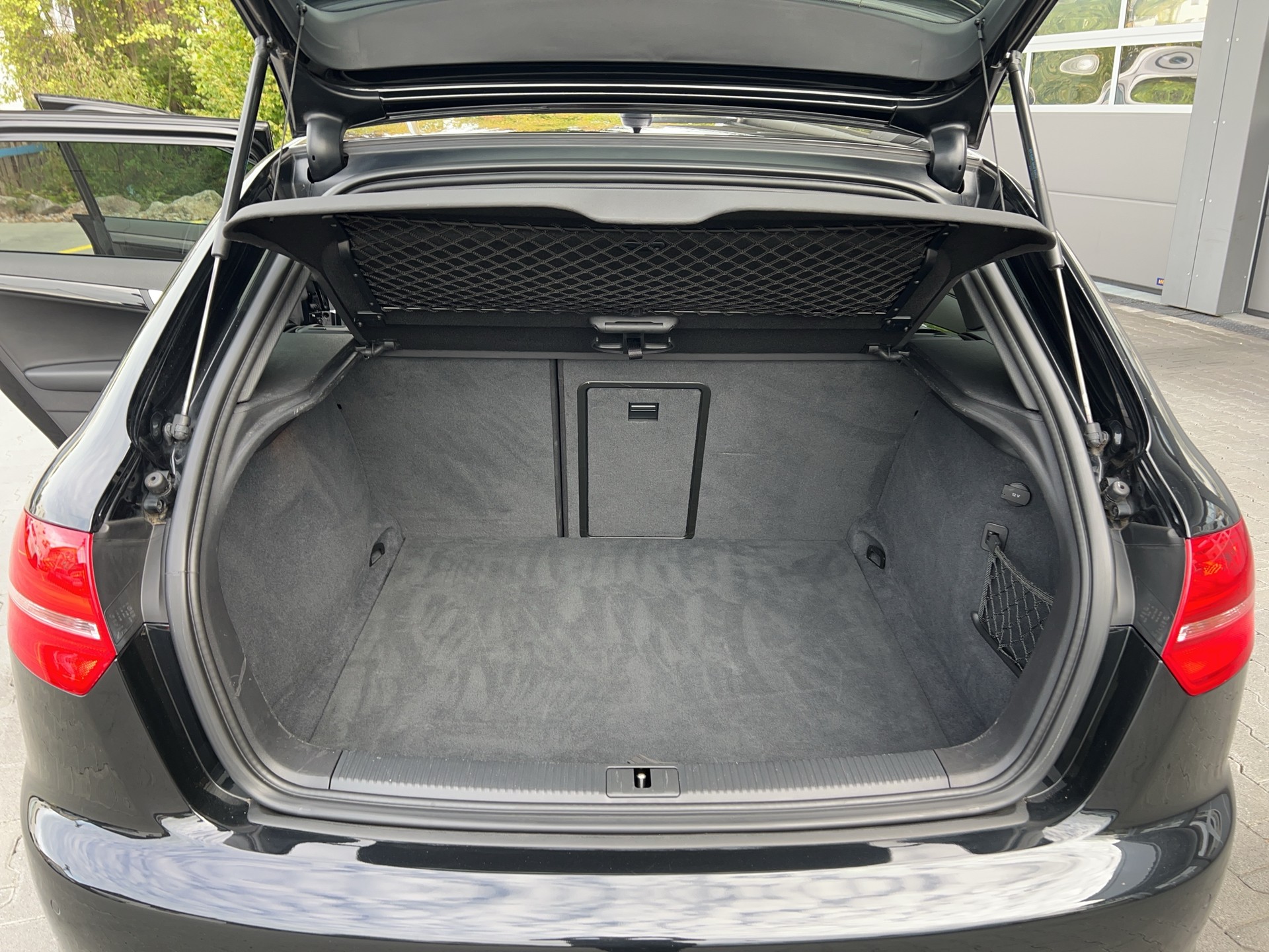 AUDI RS3 Sportback 2.5 TFSI quattro S-tronic-image-8
