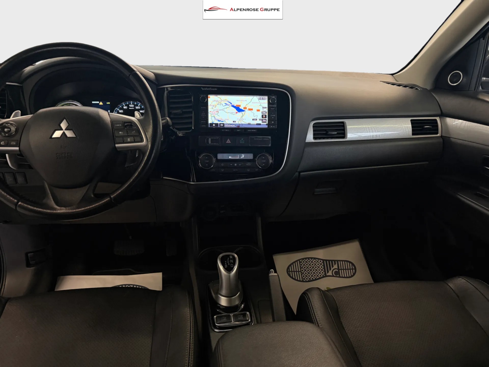 MITSUBISHI Outlander 2.0 PHEV Intense-image-9
