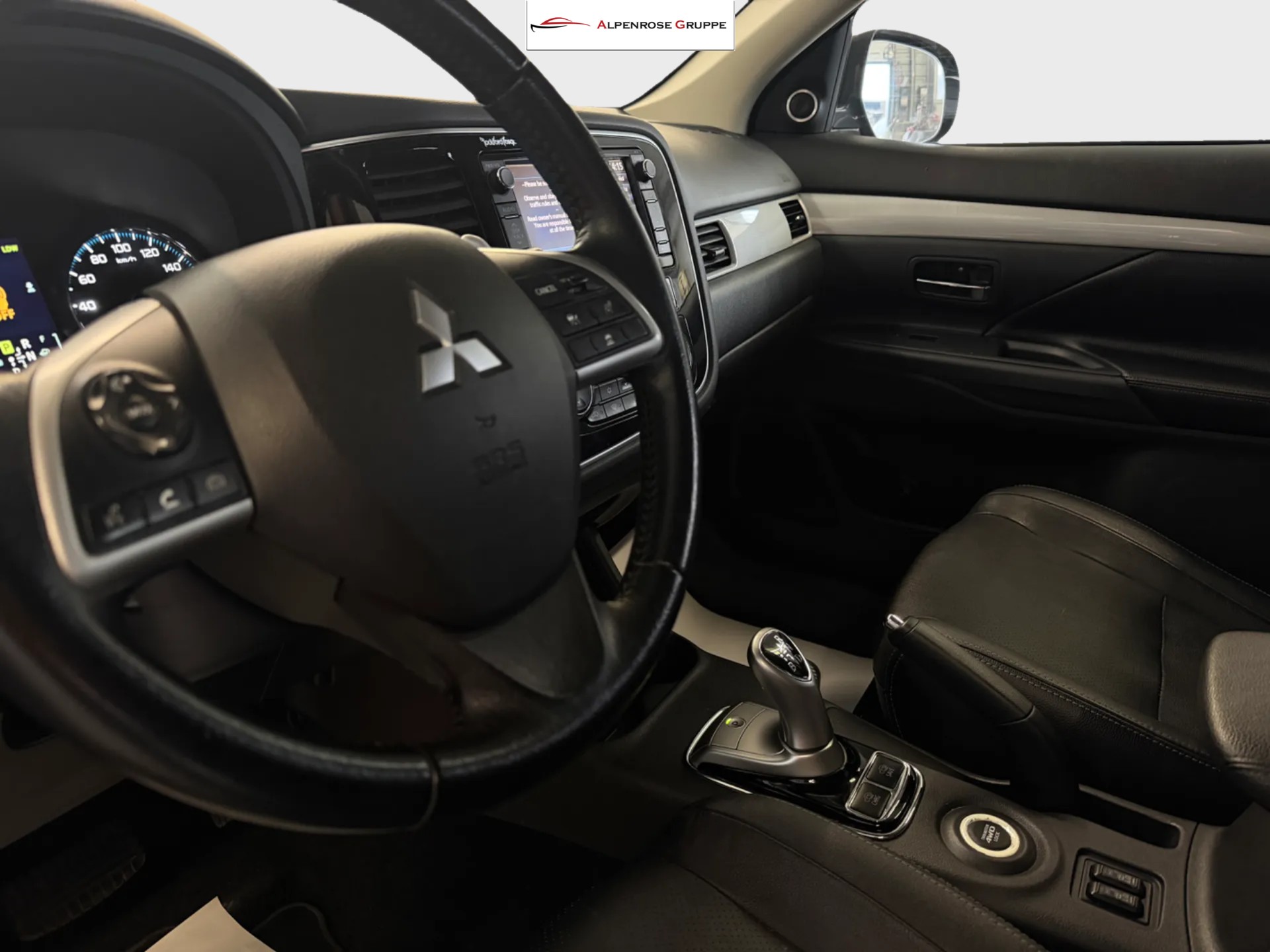 MITSUBISHI Outlander 2.0 PHEV Intense-image-7