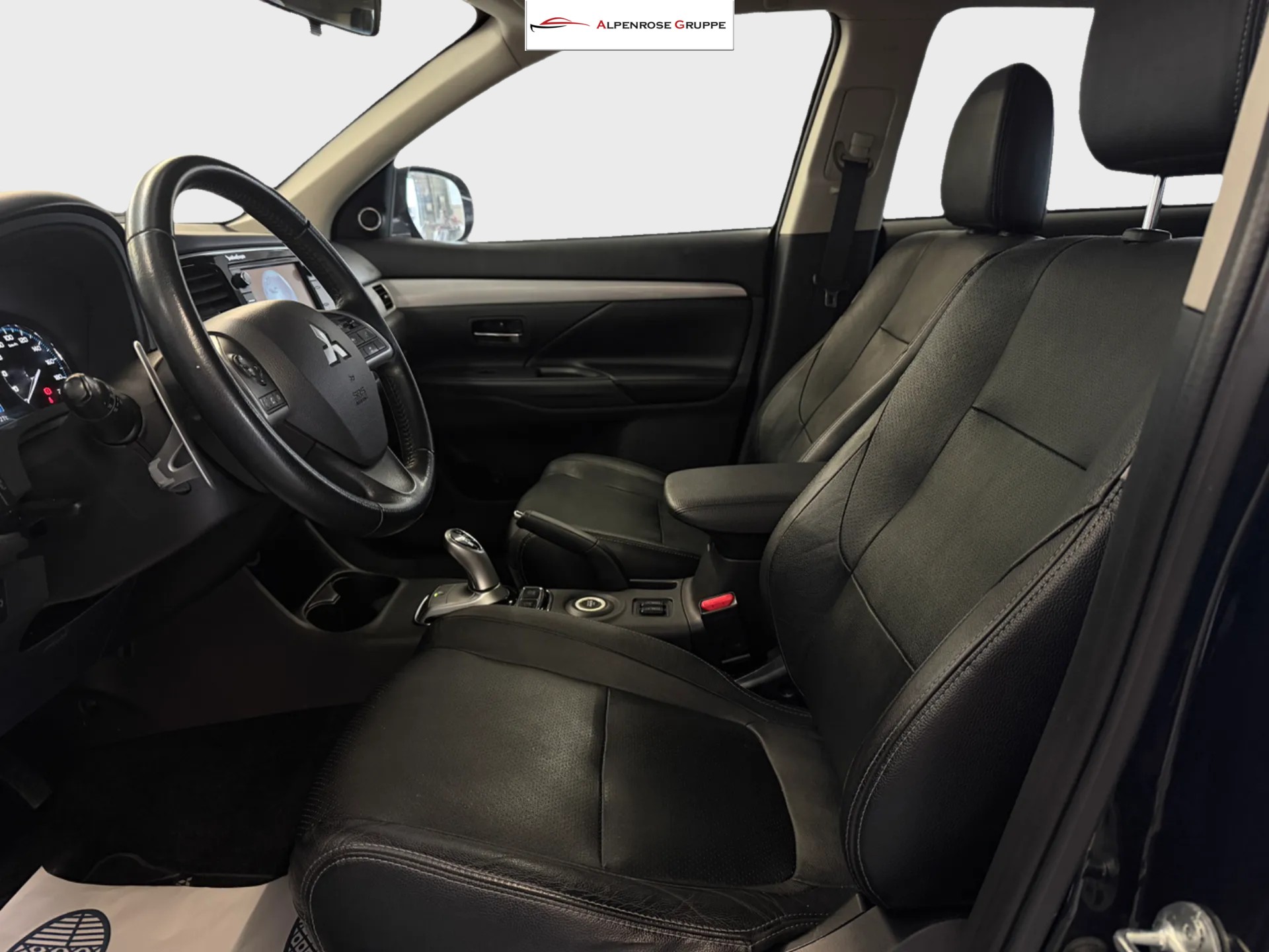 MITSUBISHI Outlander 2.0 PHEV Intense-image-6