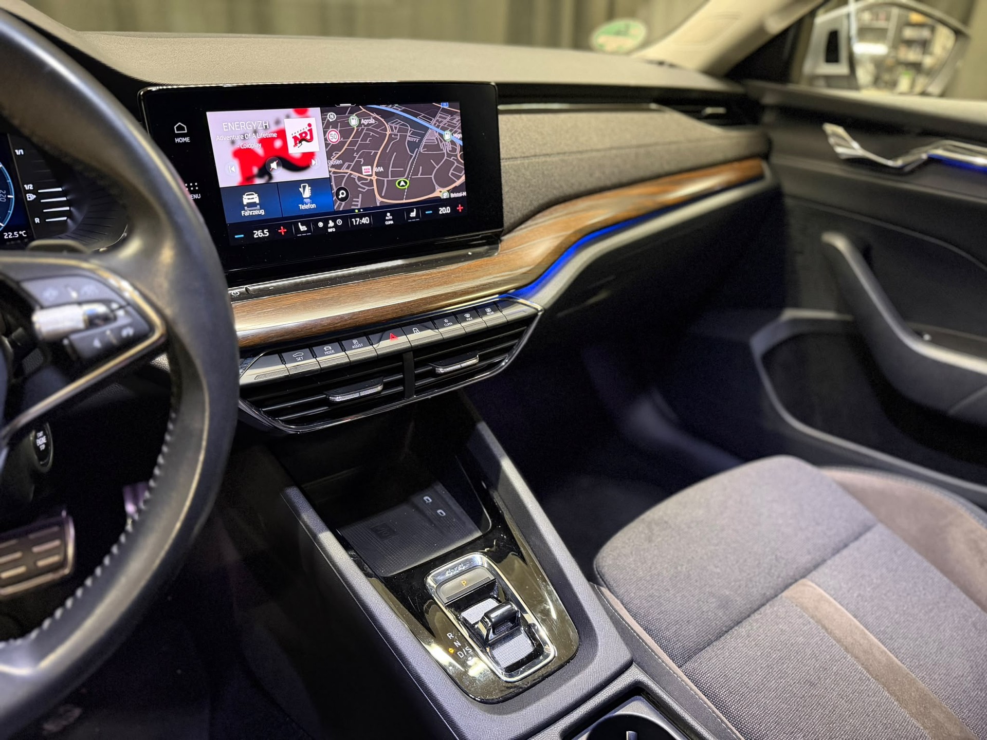 SKODA Octavia Combi 2.0 TDI DSG Scout 4x4-image-9