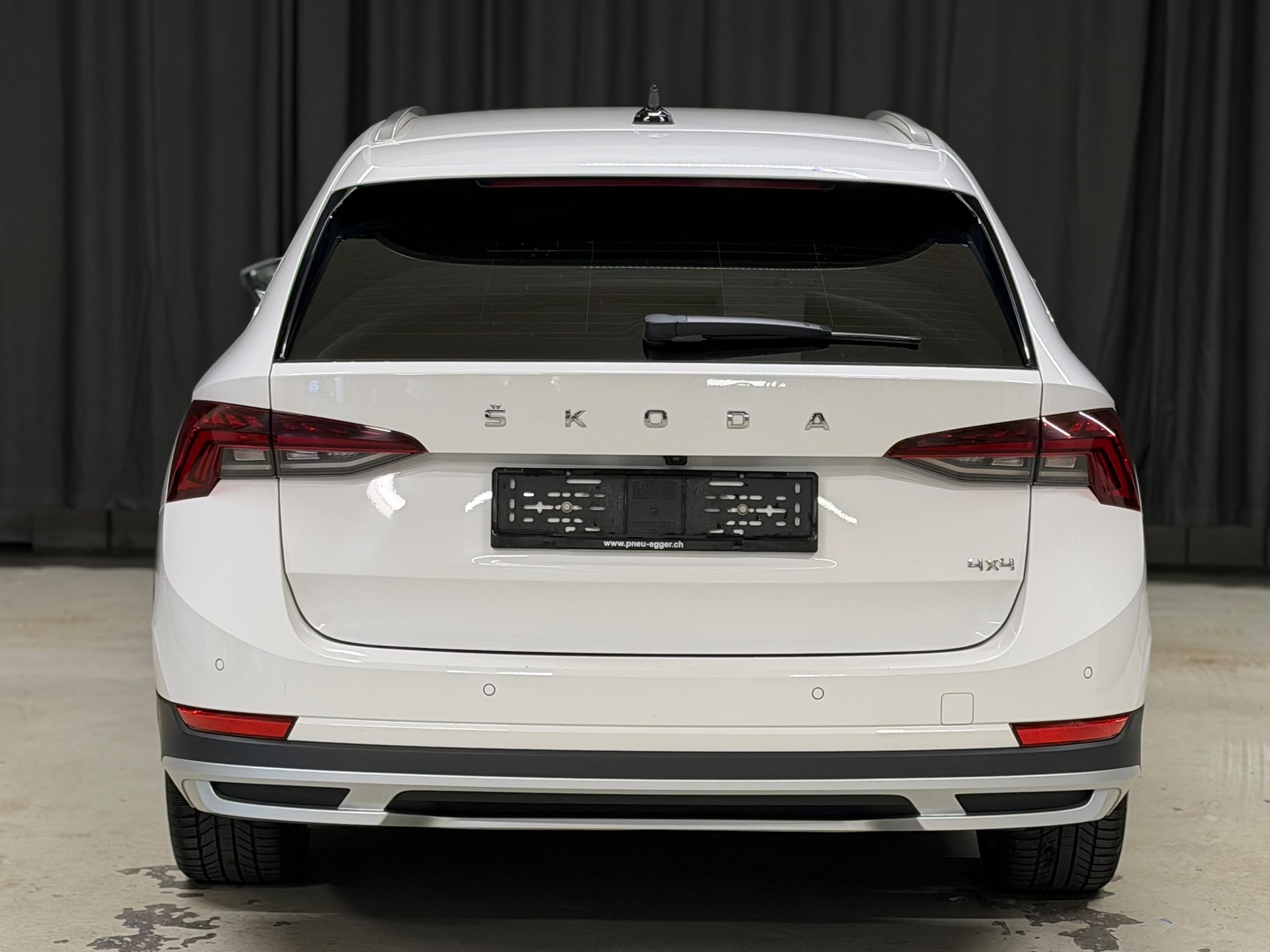 SKODA Octavia Combi 2.0 TDI DSG Scout 4x4-image-4