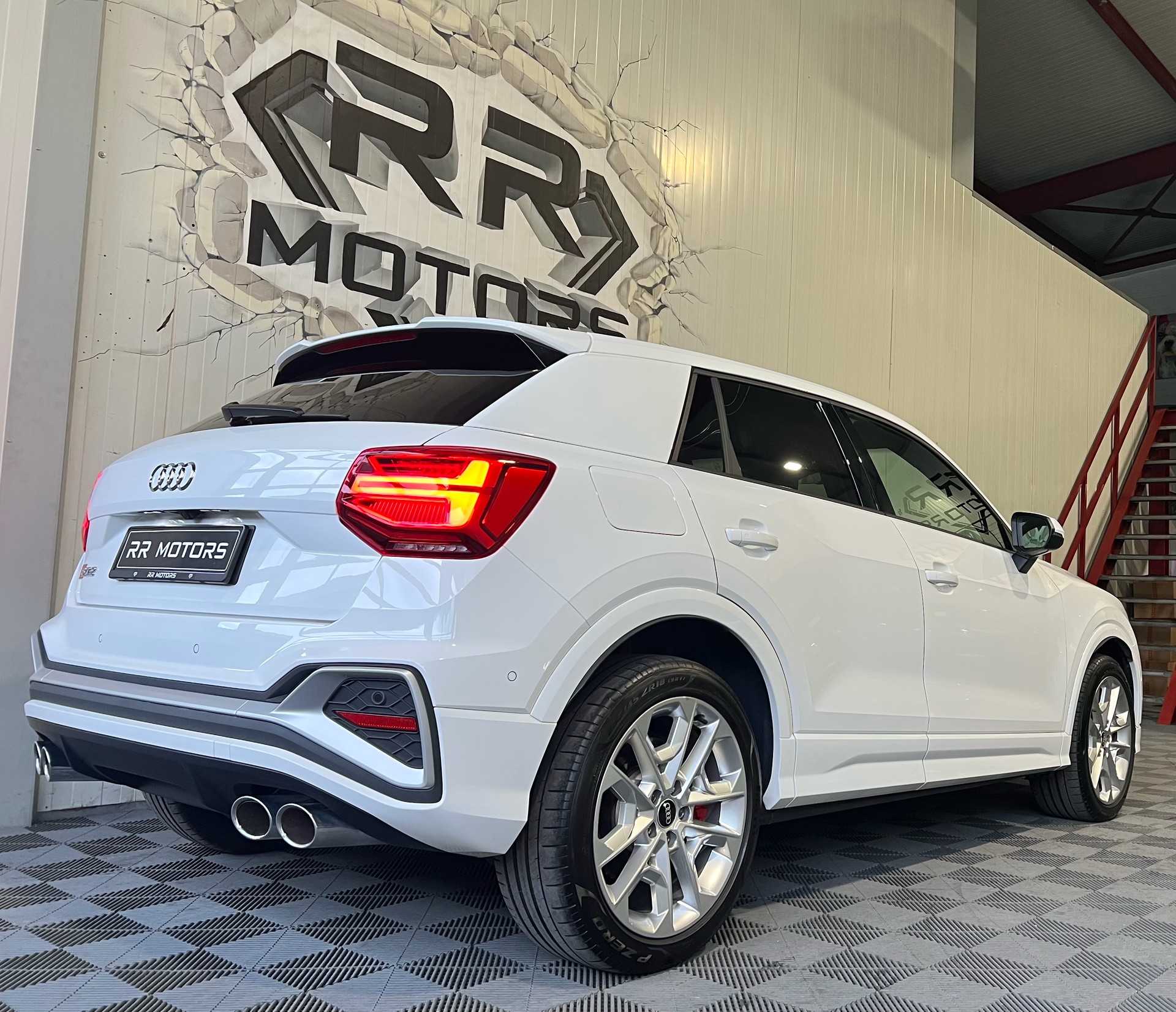 AUDI SQ2 TFSI quattro S-tronic-image-3