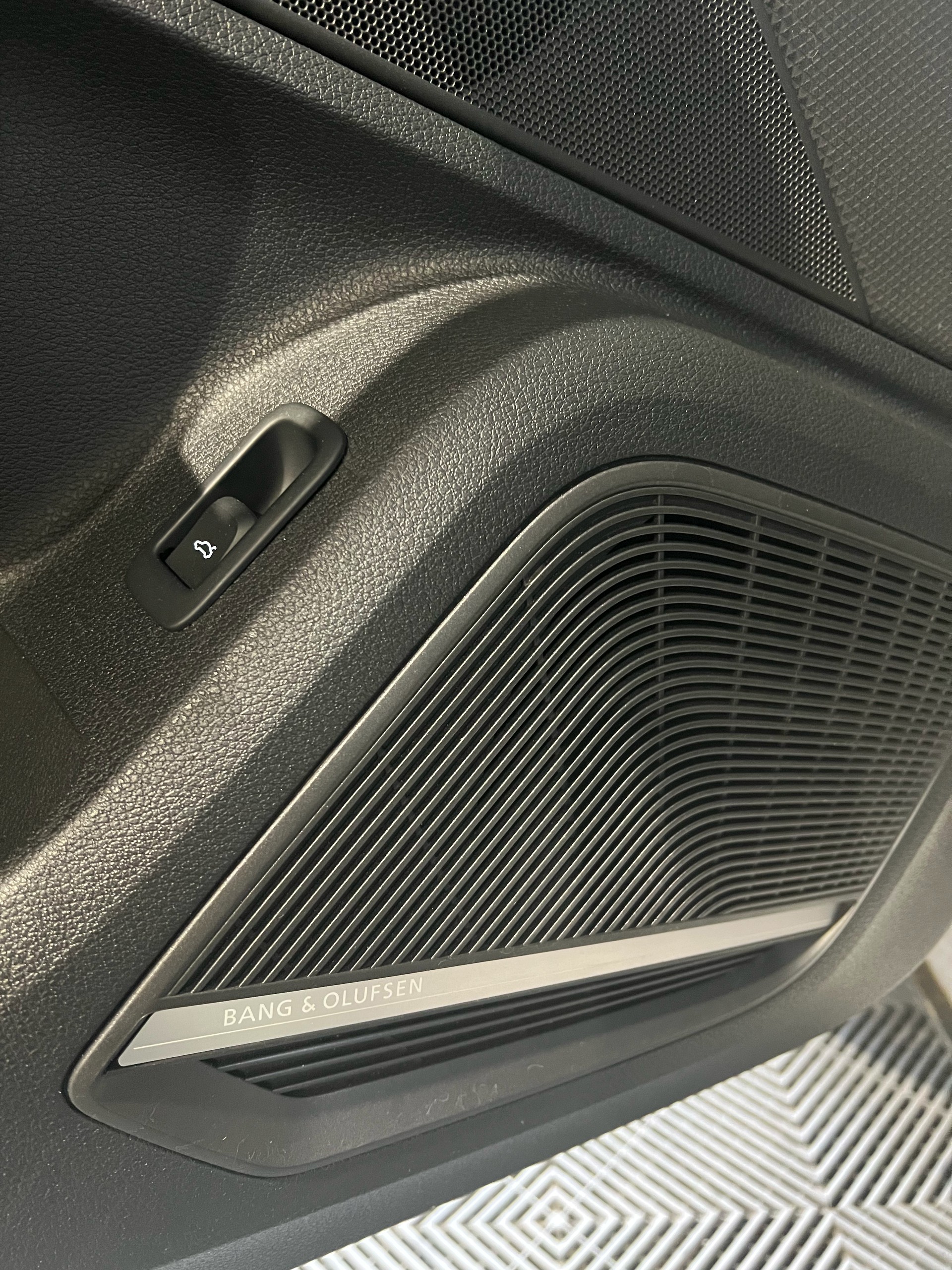 AUDI SQ2 TFSI quattro S-tronic-image-11