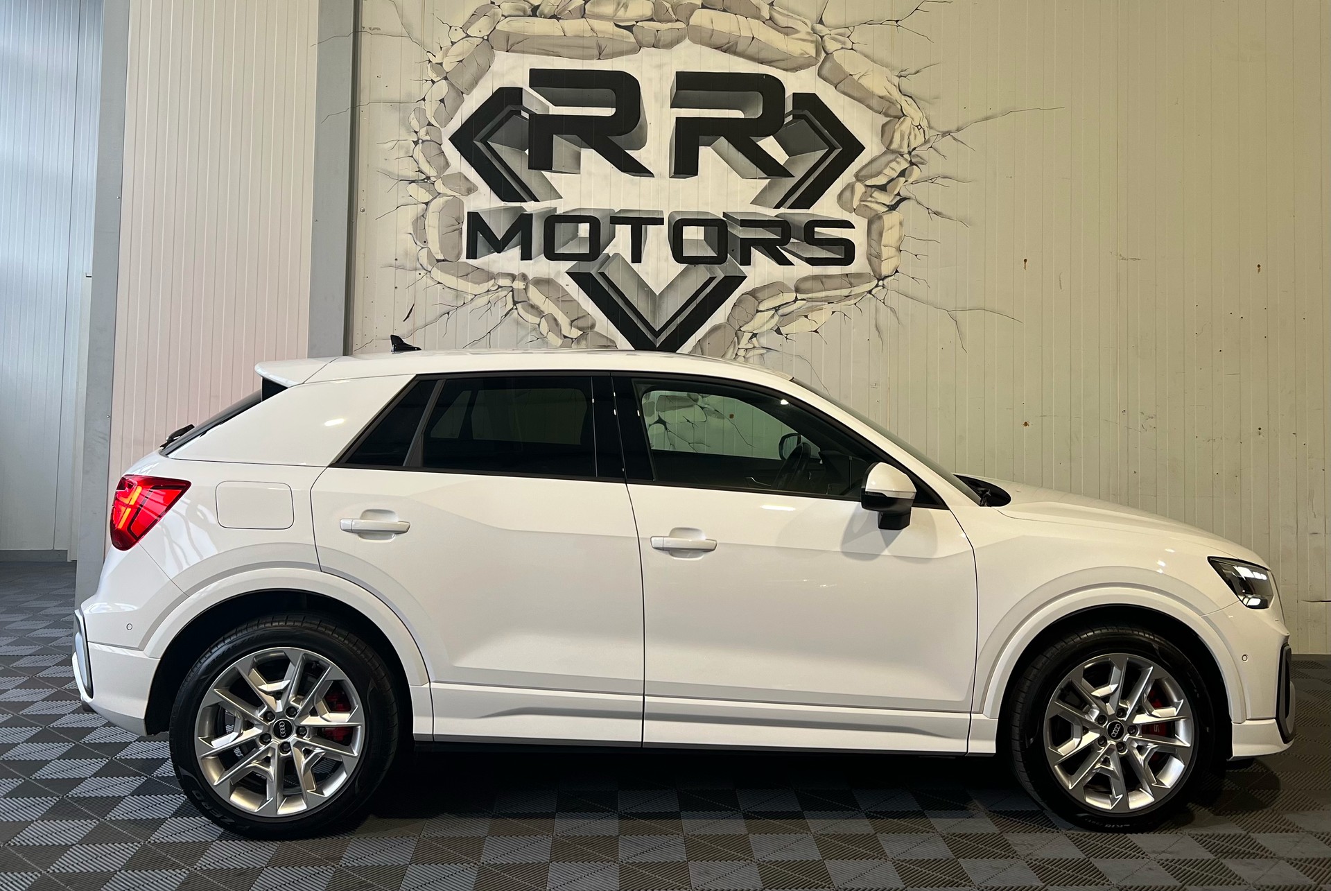 AUDI SQ2 TFSI quattro S-tronic-image-4