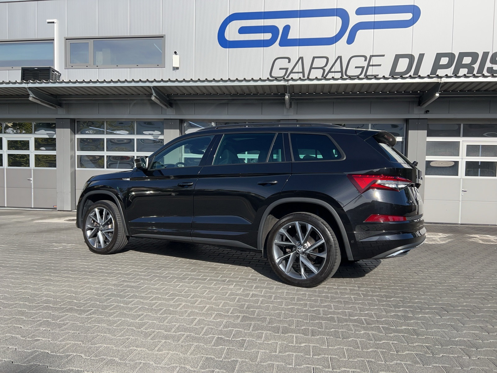 SKODA Kodiaq 2.0 TSI 4x4 SportLine-image-2
