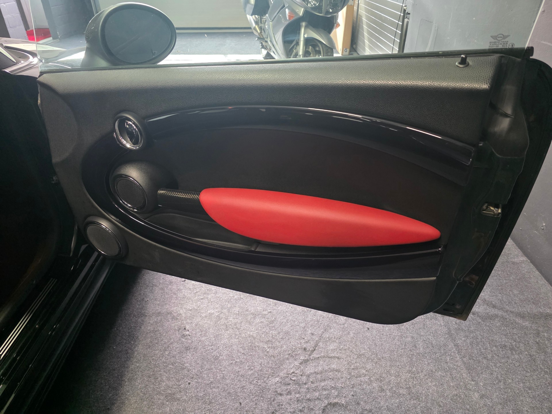 MINI Cooper John Cooper Works-image-12
