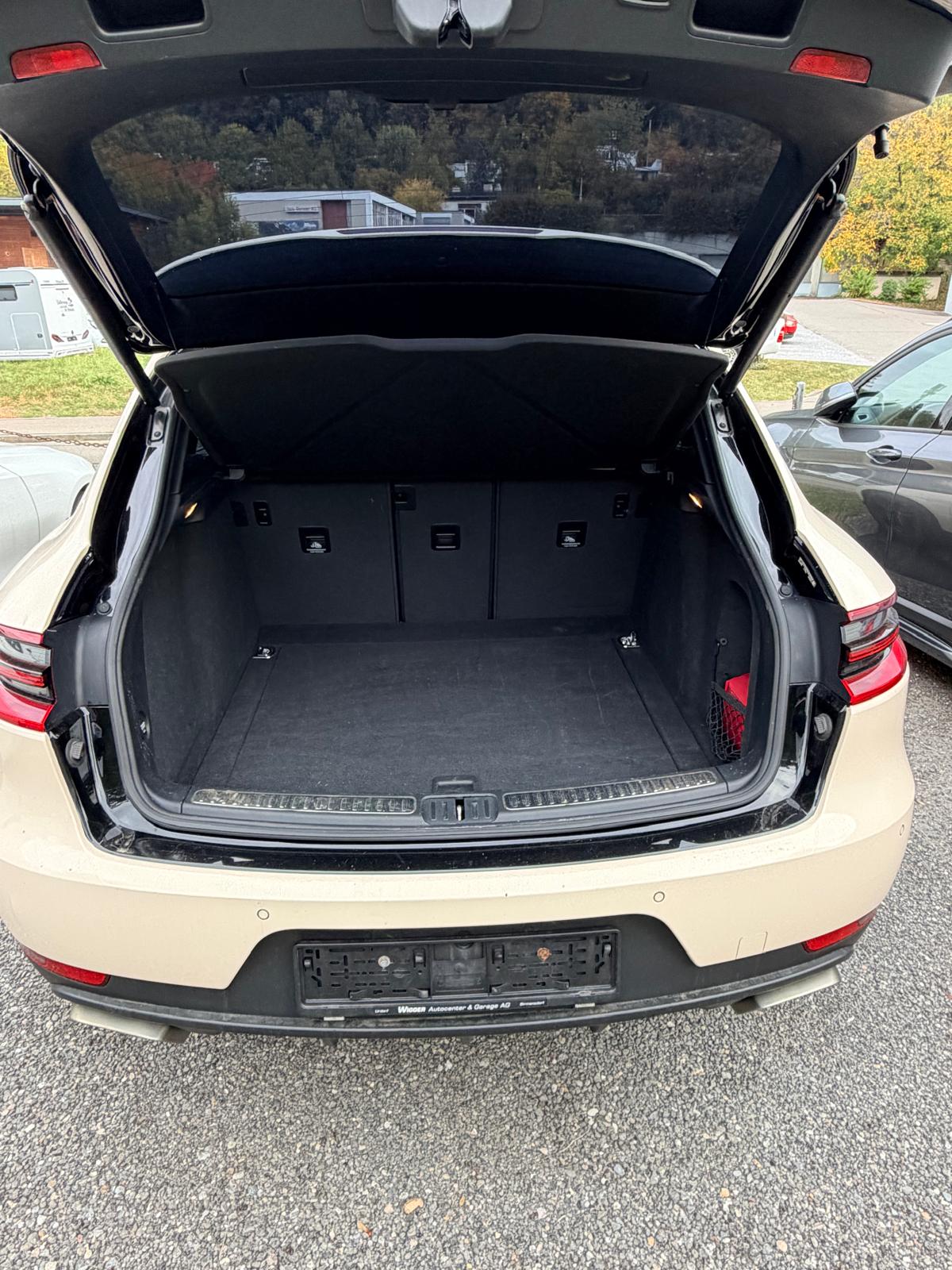 PORSCHE MACAN-image-4