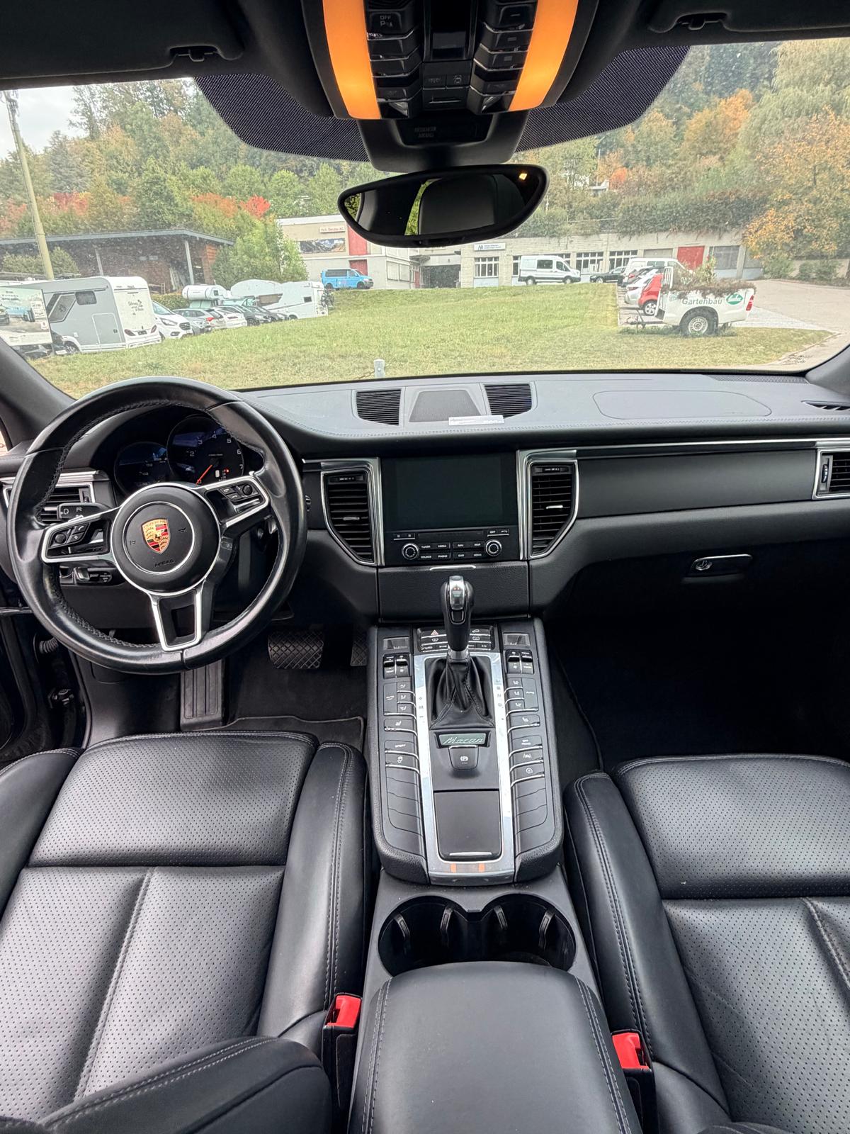 PORSCHE MACAN-image-3