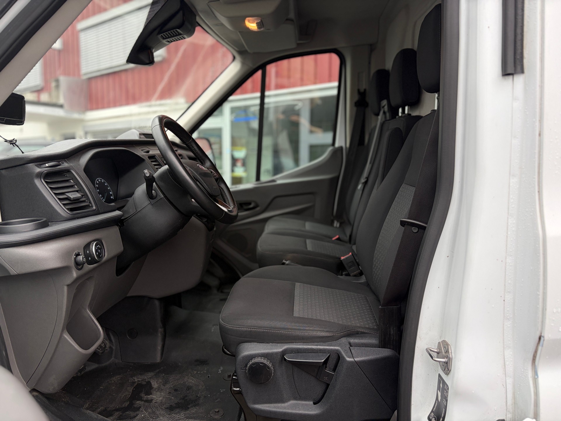 FORD Transit Van 330 L3 Trend 2.0 TDCi 130 FWD-image-11