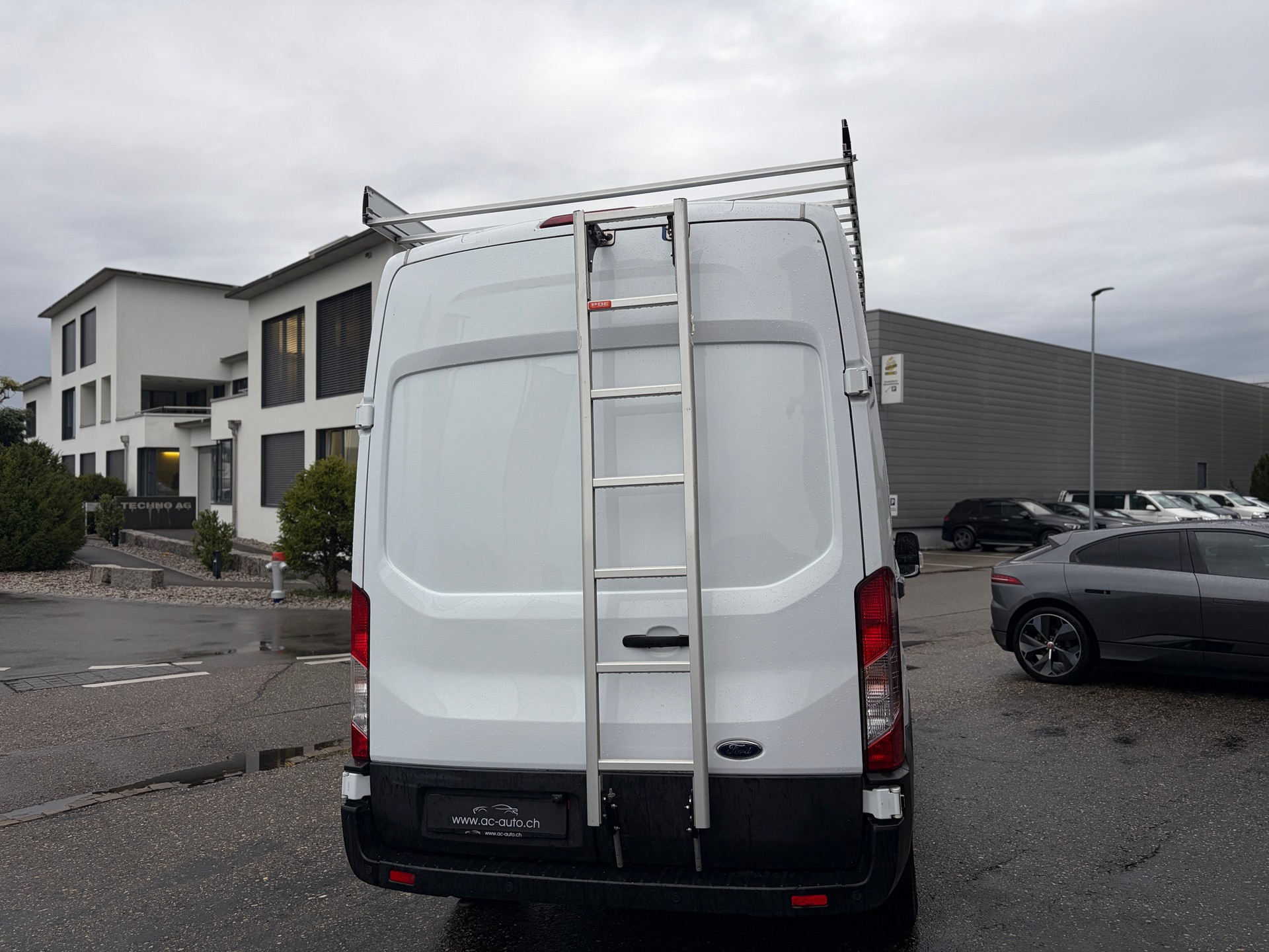 FORD Transit Van 330 L3 Trend 2.0 TDCi 130 FWD-image-5