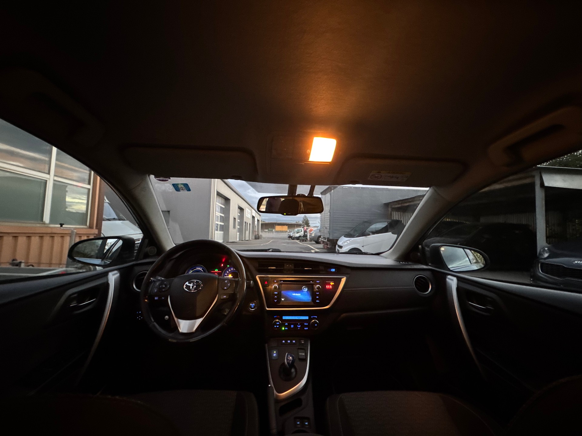 TOYOTA Auris Touring Sports 1.8 16V HSD Linea Sol-image-6