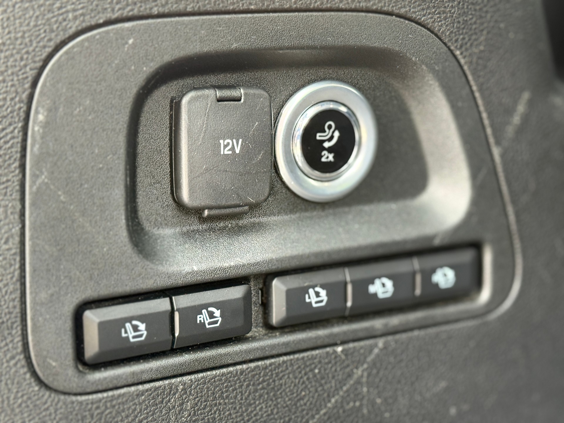 FORD S-Max 2.0 TDCi Trend AWD PoweShift * 7 Plätzer *-image-24