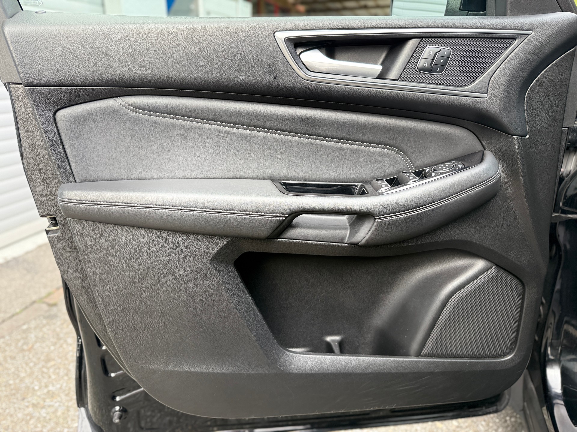 FORD S-Max 2.0 TDCi Trend AWD PoweShift * 7 Plätzer *-image-18