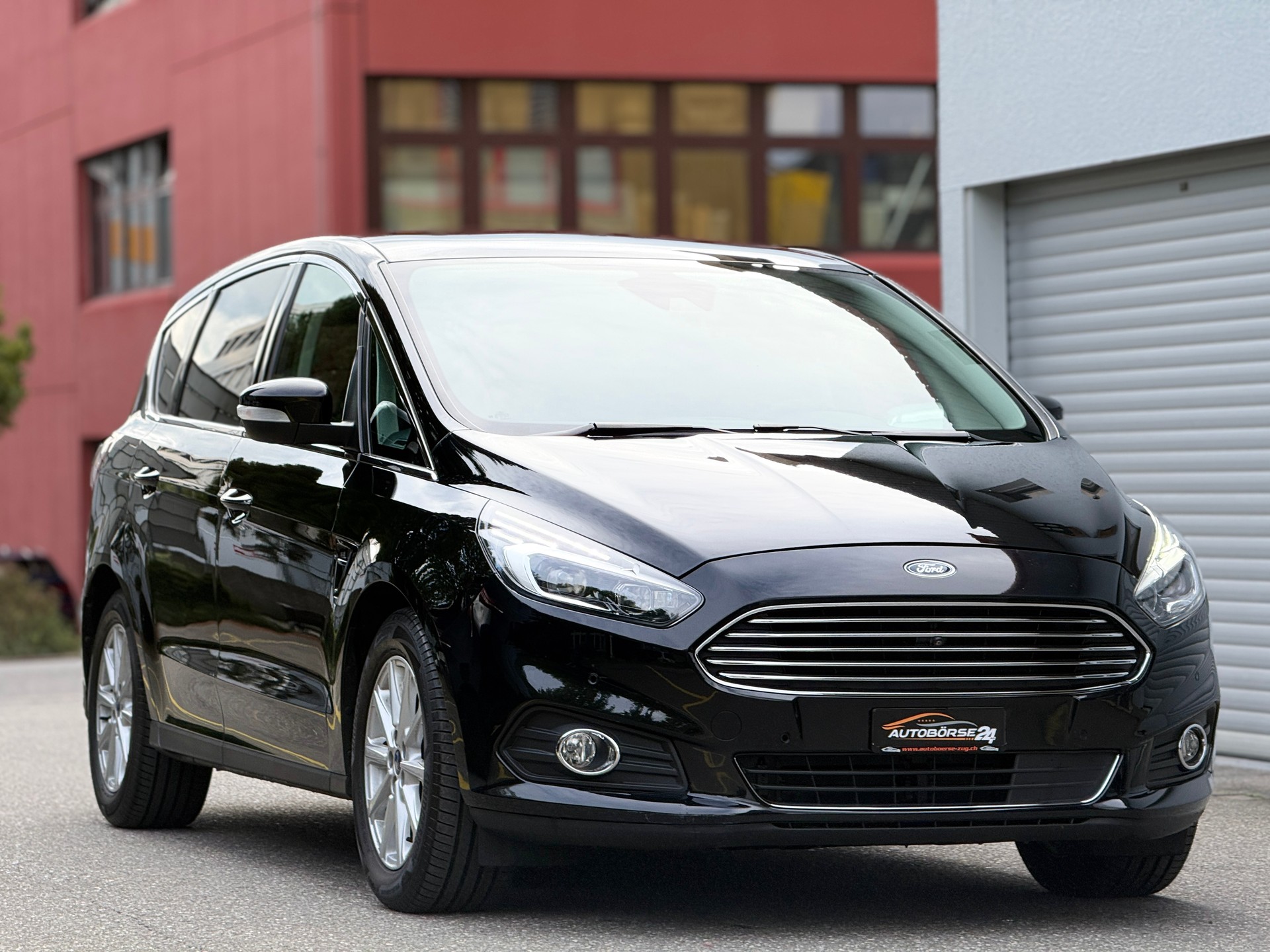 FORD S-Max 2.0 TDCi Trend AWD PoweShift * 7 Plätzer *-image-1
