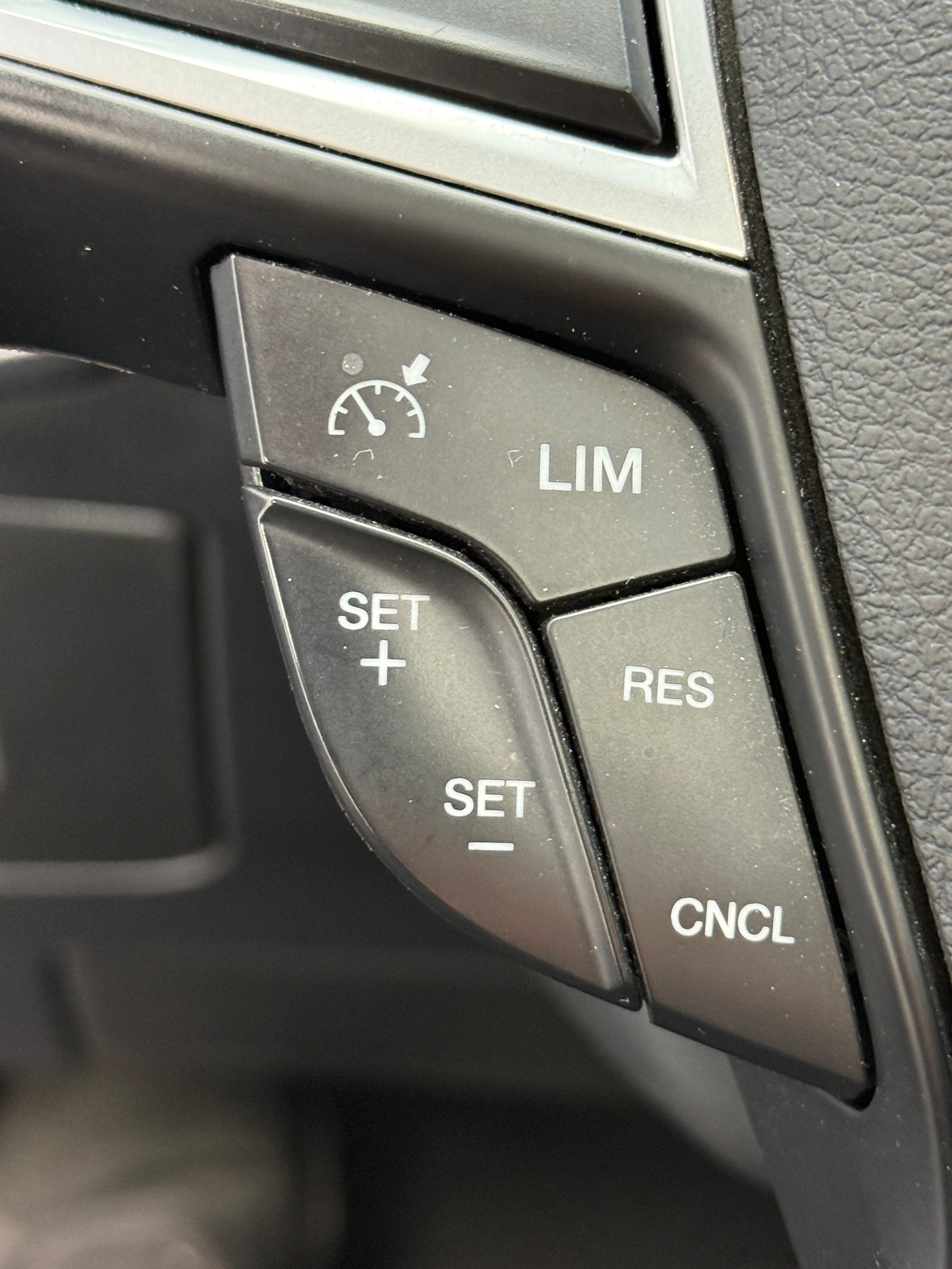 FORD S-Max 2.0 TDCi Trend AWD PoweShift * 7 Plätzer *-image-21