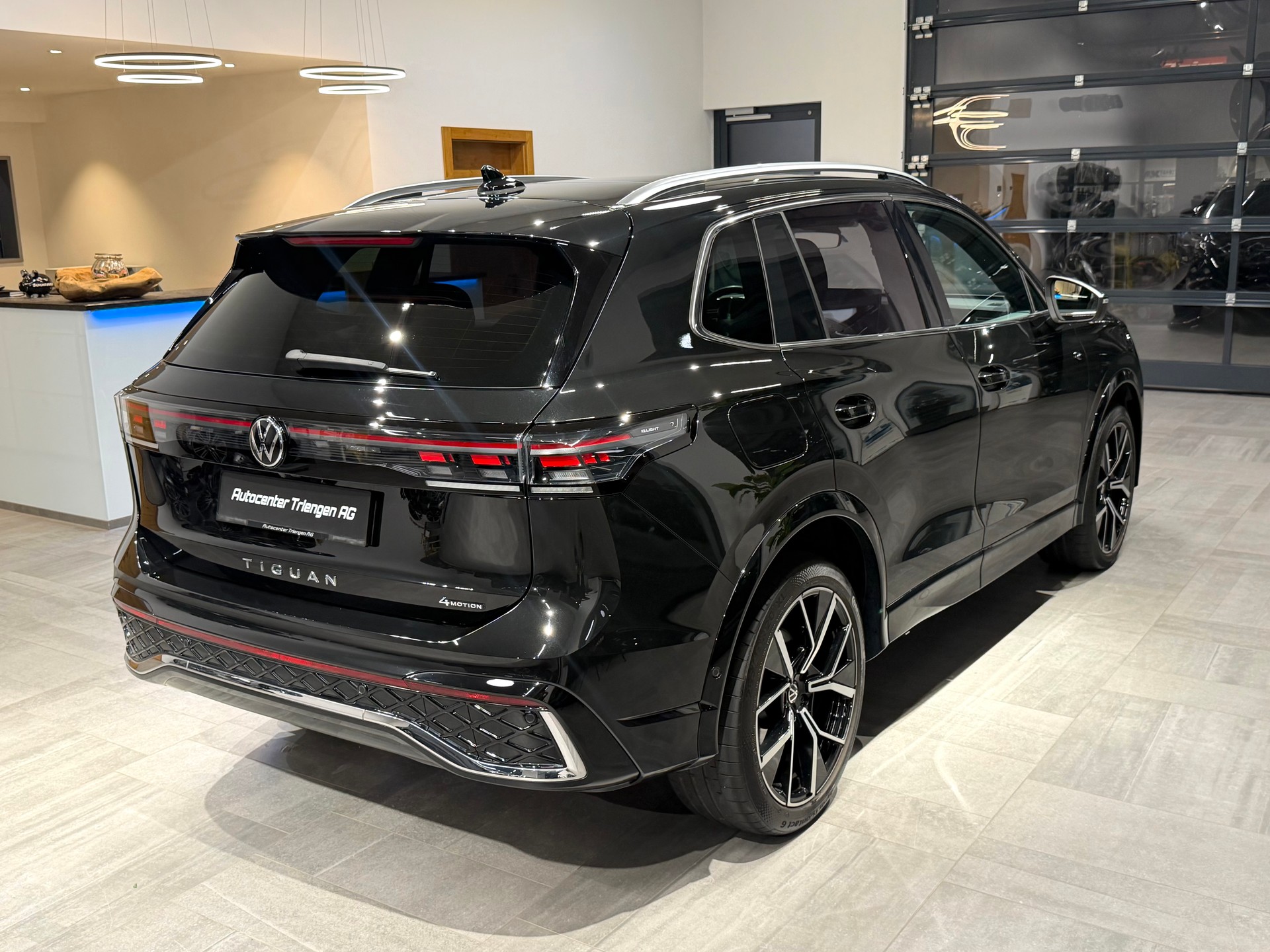 VW Tiguan 2.0 TSI DSG R-Line 4Motion-image-13