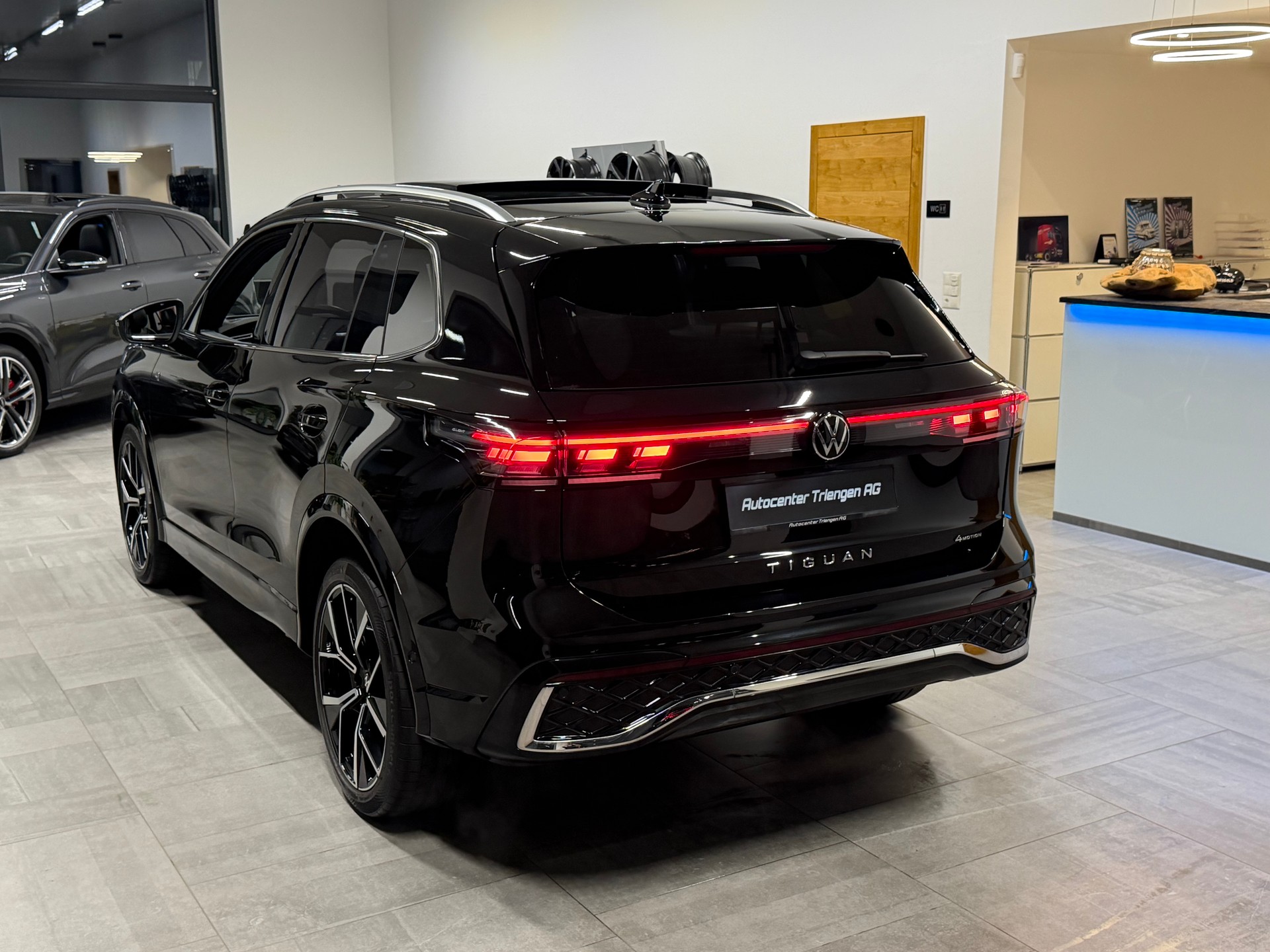 VW Tiguan 2.0 TSI DSG R-Line 4Motion-image-17