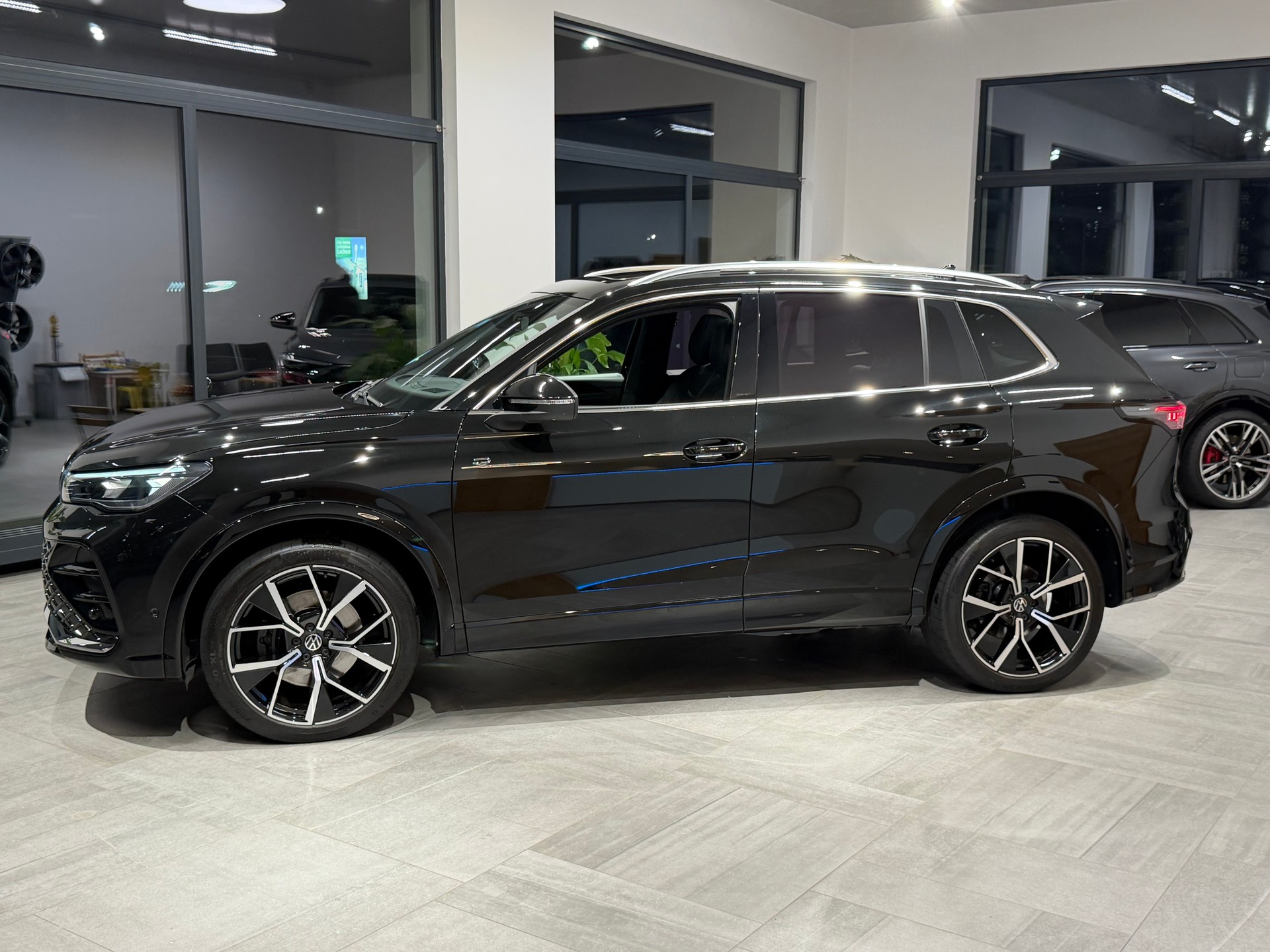 VW Tiguan 2.0 TSI DSG R-Line 4Motion-image-20