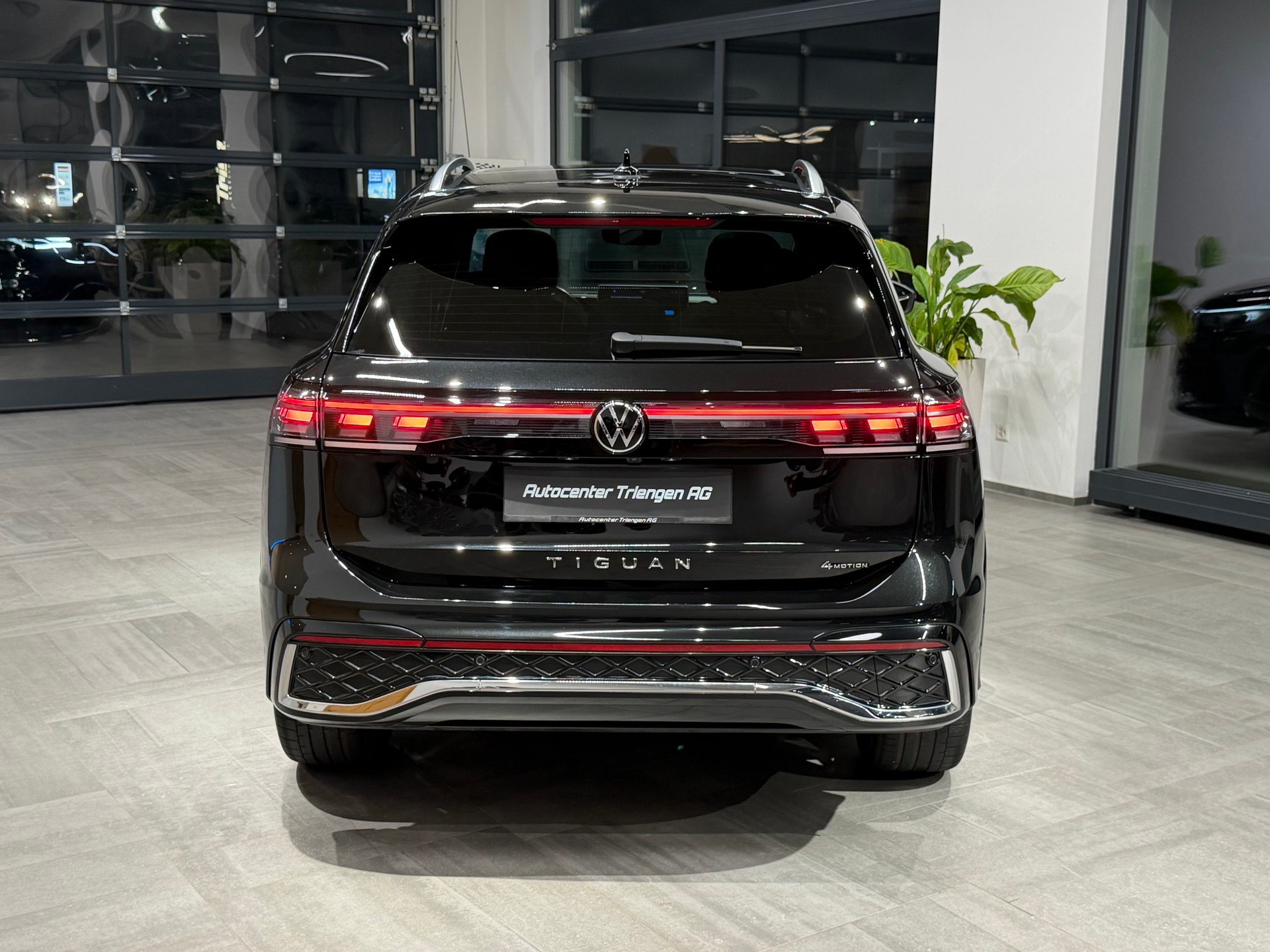 VW Tiguan 2.0 TSI DSG R-Line 4Motion-image-15