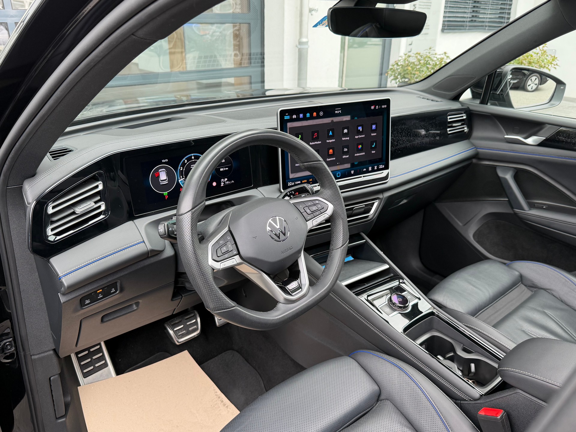 VW Tiguan 2.0 TSI DSG R-Line 4Motion-image-24