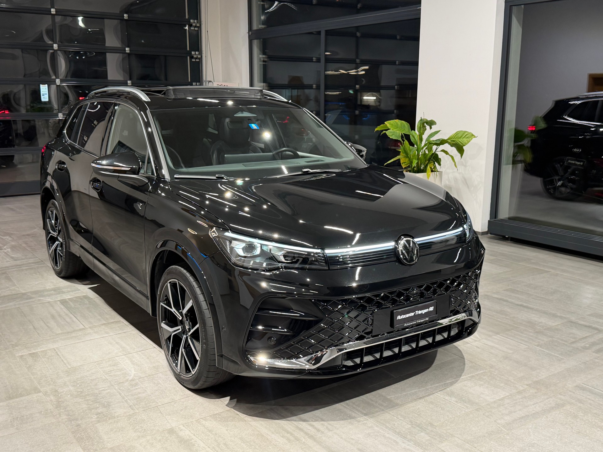 VW Tiguan 2.0 TSI DSG R-Line 4Motion-image-11