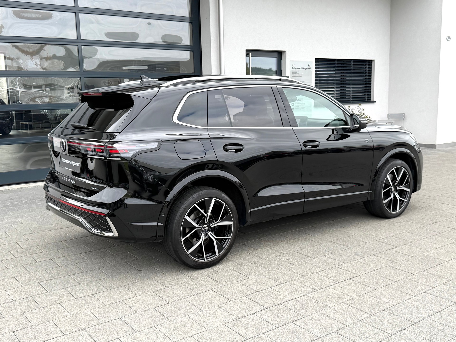 VW Tiguan 2.0 TSI DSG R-Line 4Motion-image-9