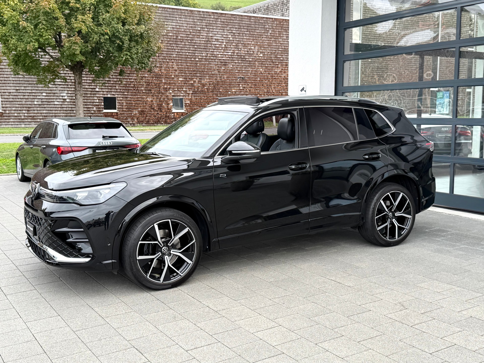 VW Tiguan 2.0 TSI DSG R-Line 4Motion-image-4