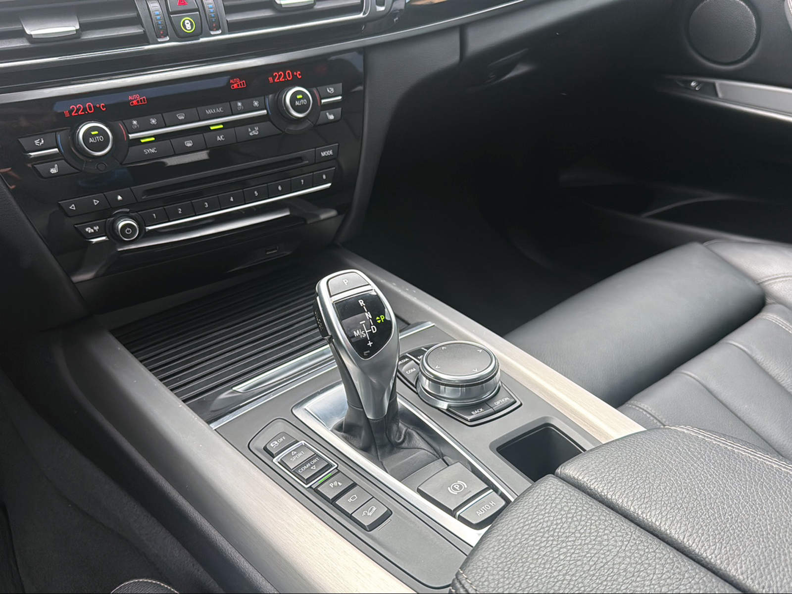 BMW X5 xDrive 30d Steptronic-image-13