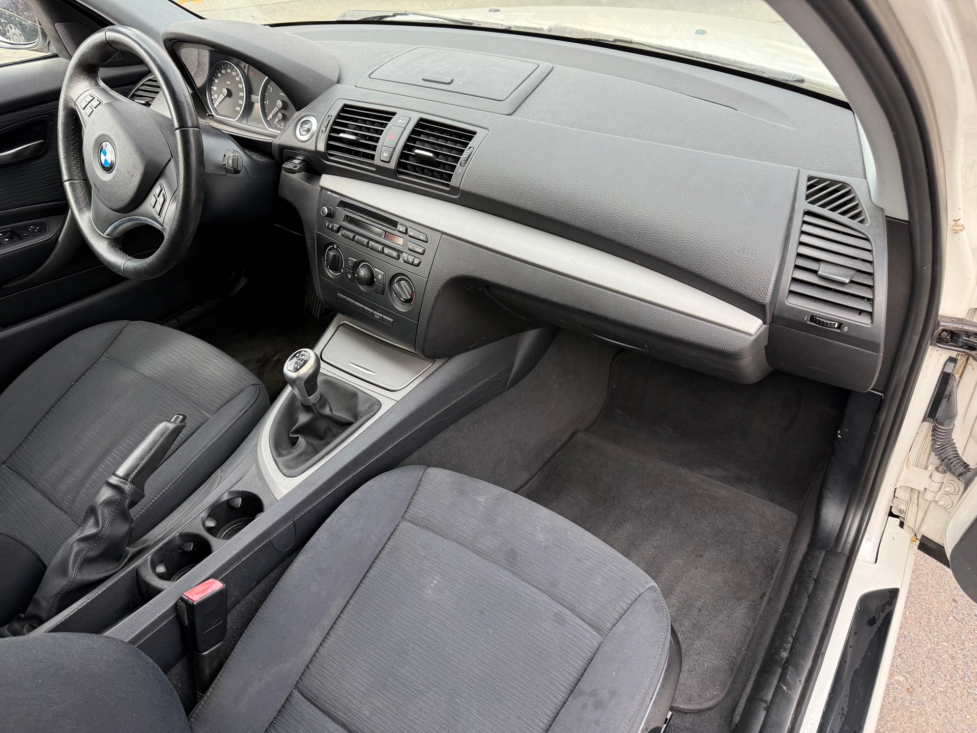 BMW 116i-image-8