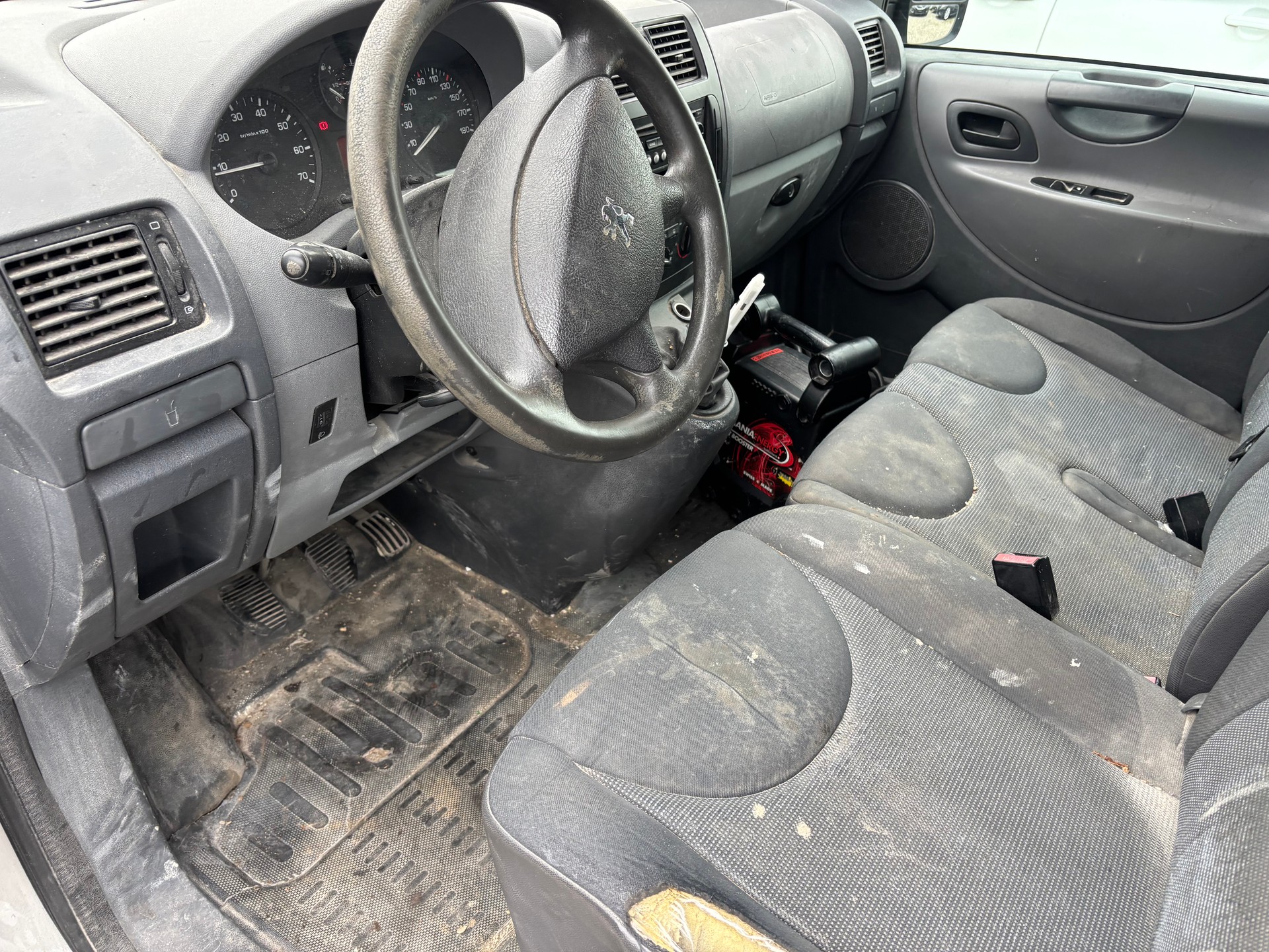 PEUGEOT Expert Tepee 2.0 HDi Confort L1-image-8