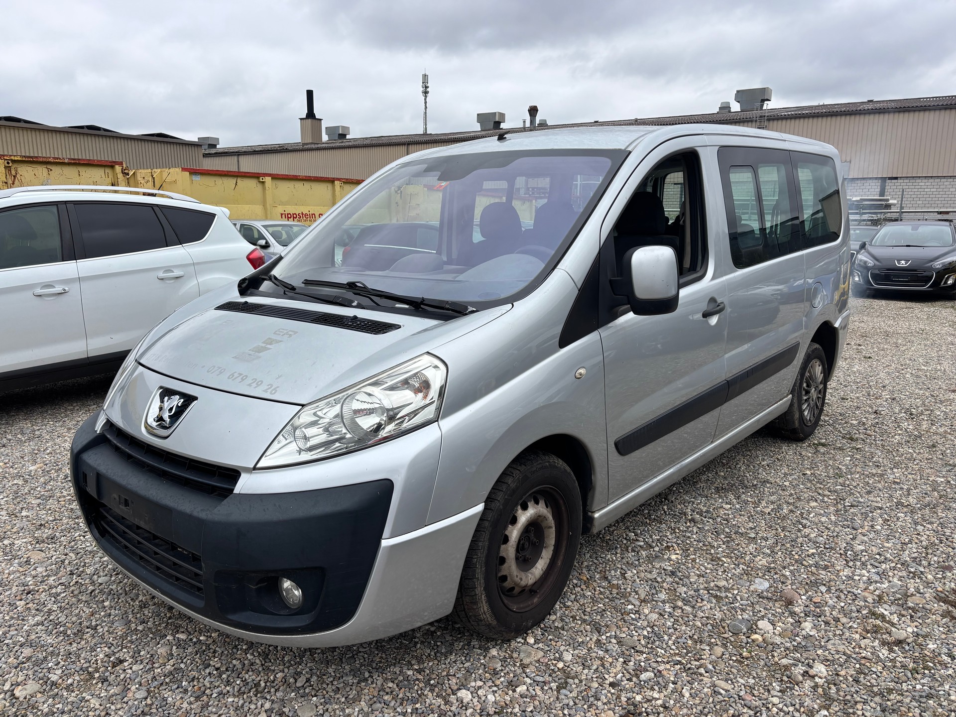 PEUGEOT Expert Tepee 2.0 HDi Confort L1-image-0