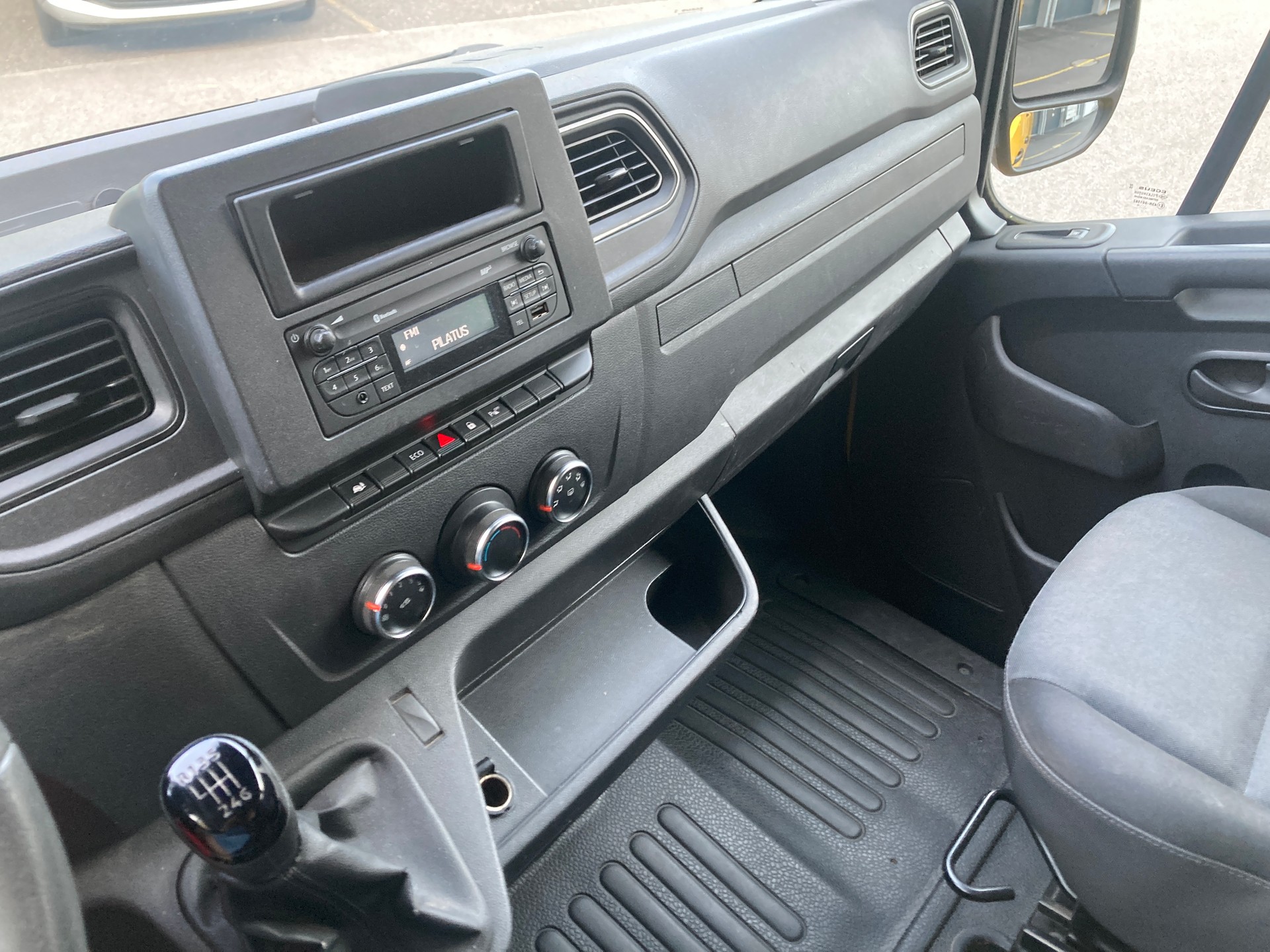 RENAULT Master T35 2.3dCi 135 L3H3-image-8
