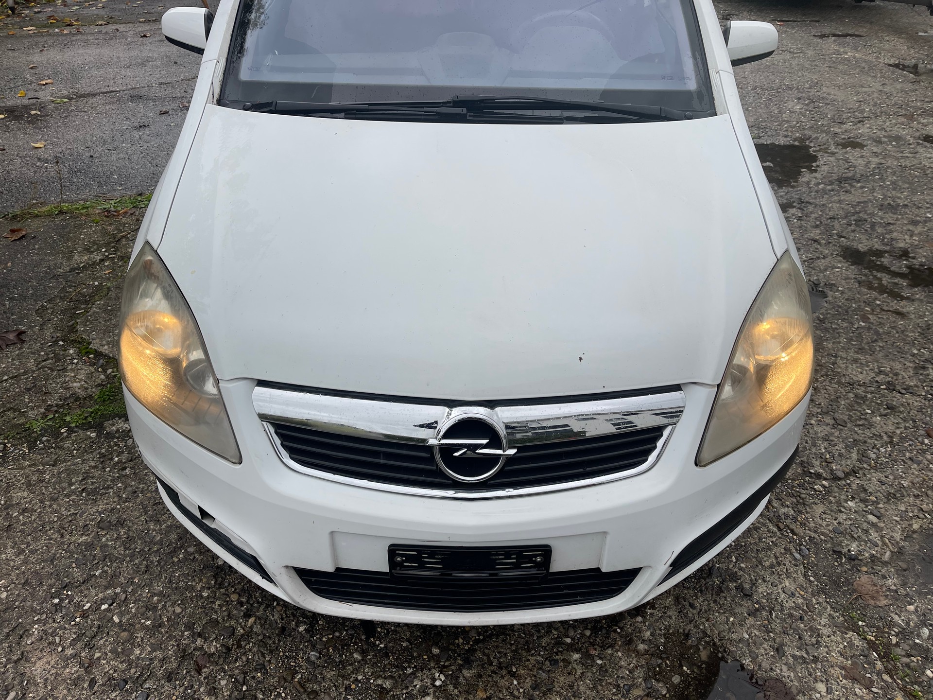 OPEL Zafira 1.9 CDTI (Essentia)-image-0