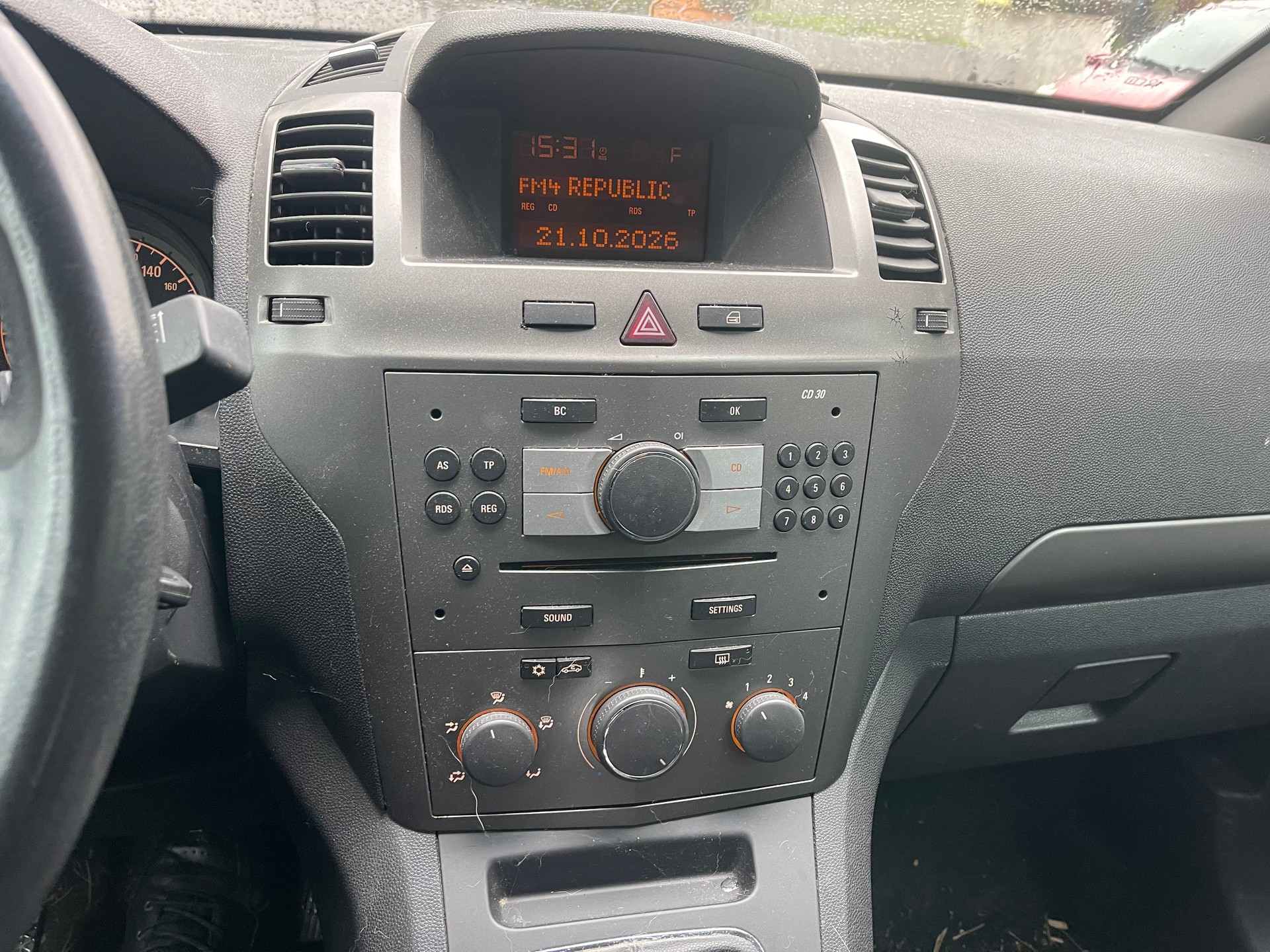 OPEL Zafira 1.9 CDTI (Essentia)-image-9