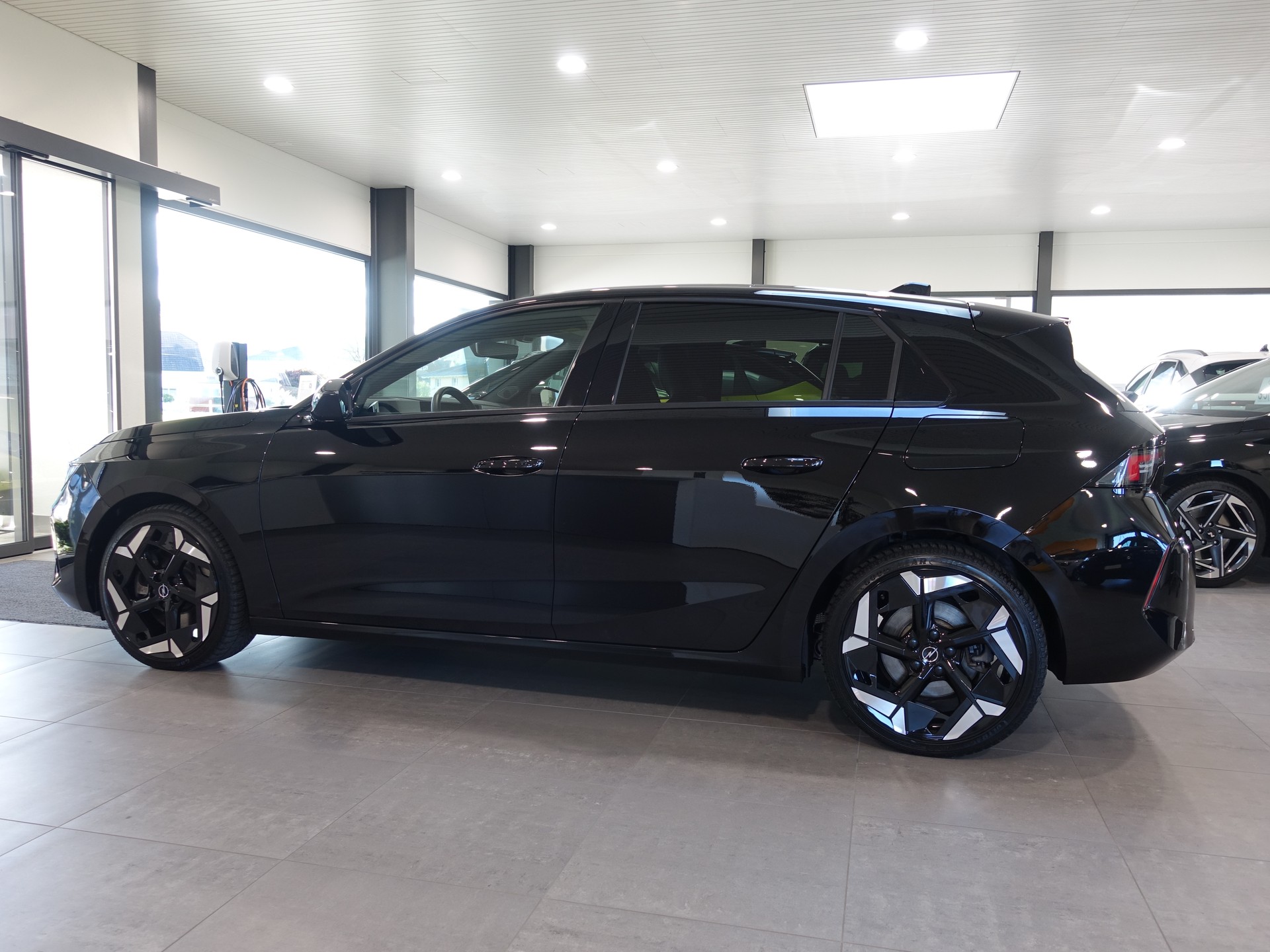 OPEL Astra 1.6 PHEV GSe Automat 225PS-image-1