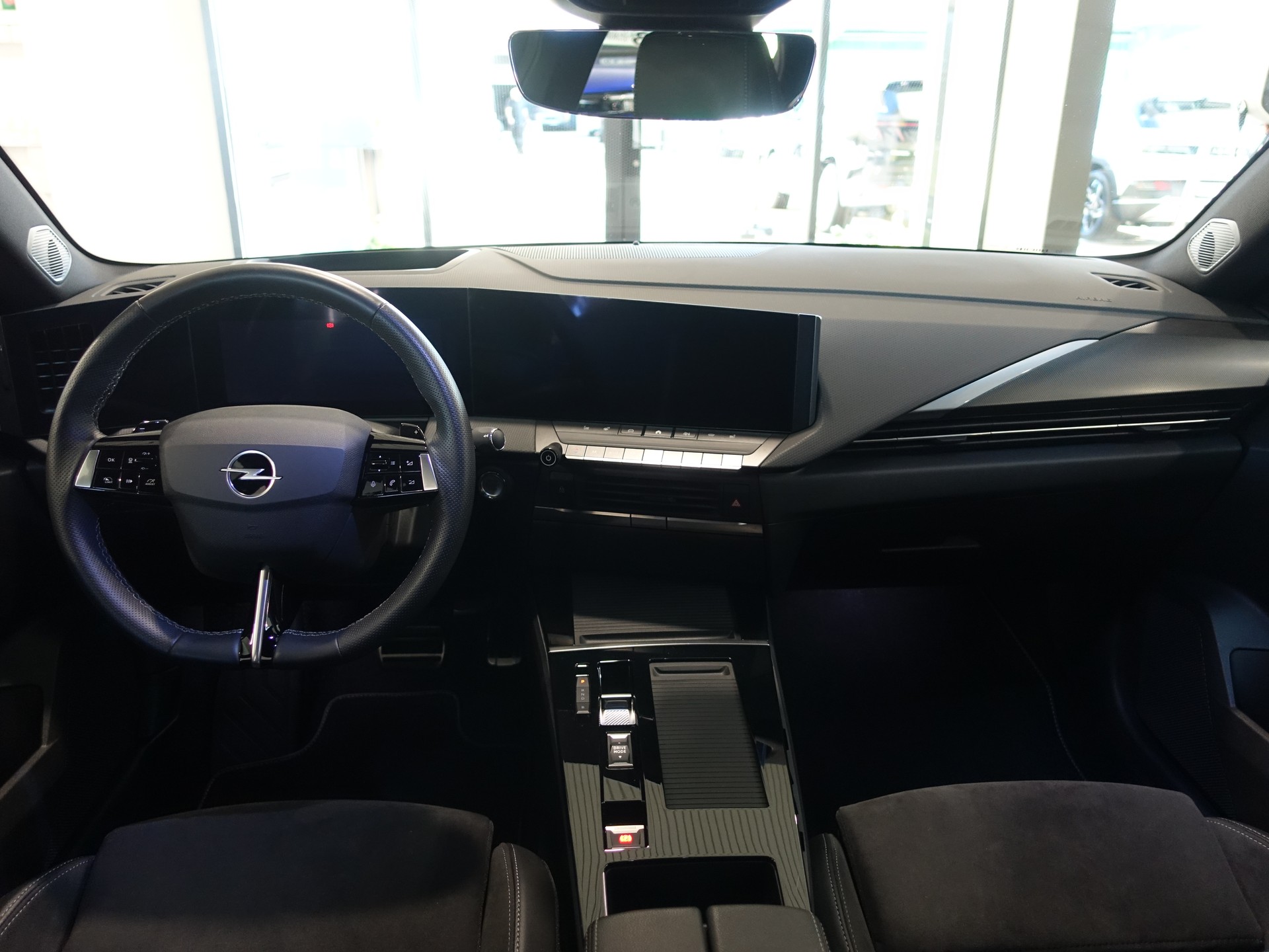 OPEL Astra 1.6 PHEV GSe Automat 225PS-image-10