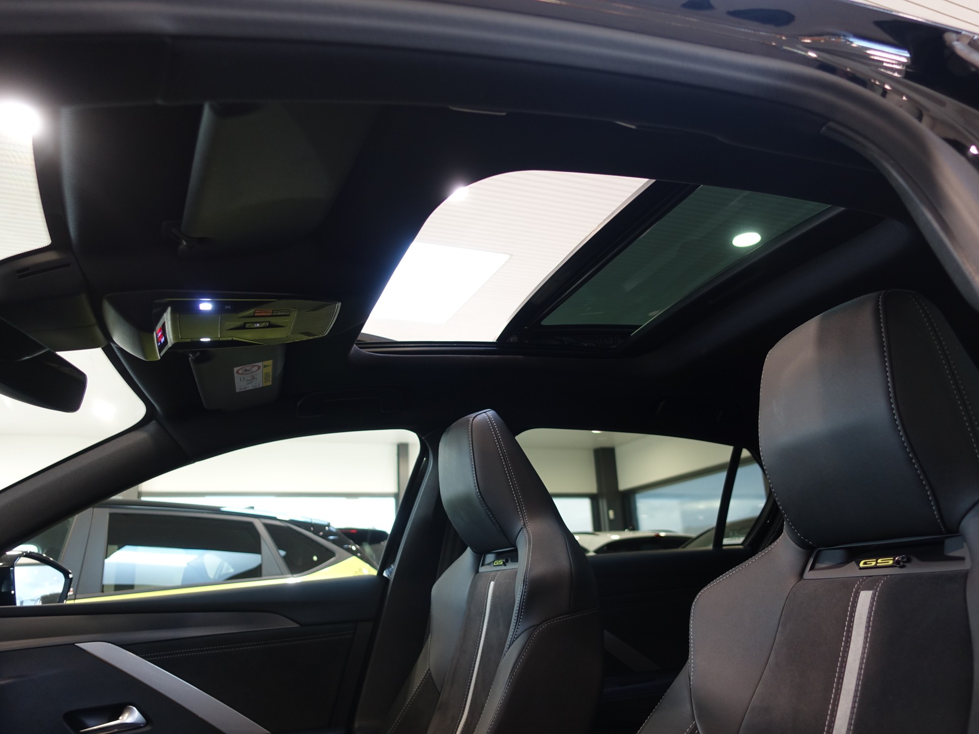 OPEL Astra 1.6 PHEV GSe Automat 225PS-image-13