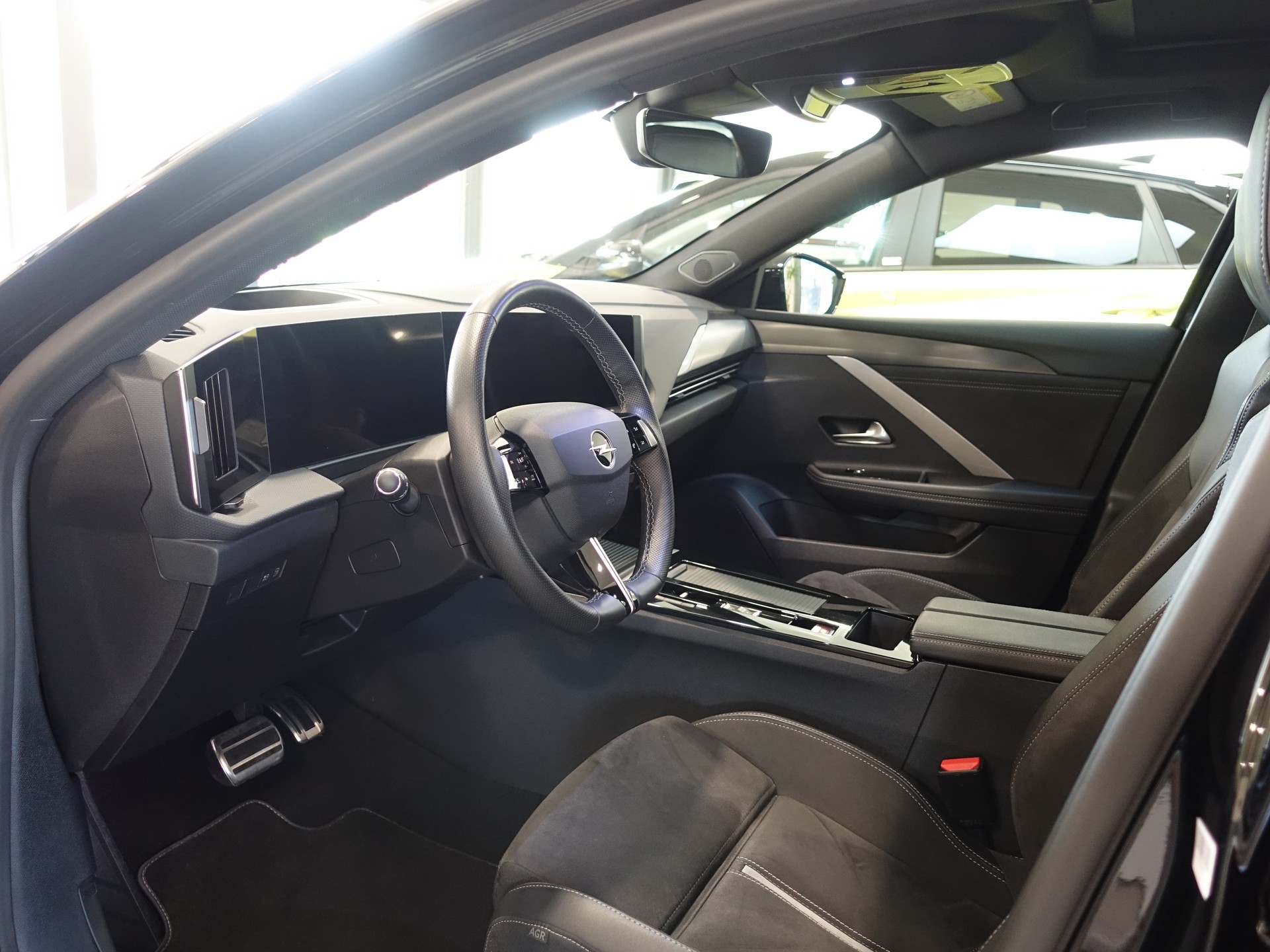 OPEL Astra 1.6 PHEV GSe Automat 225PS-image-7