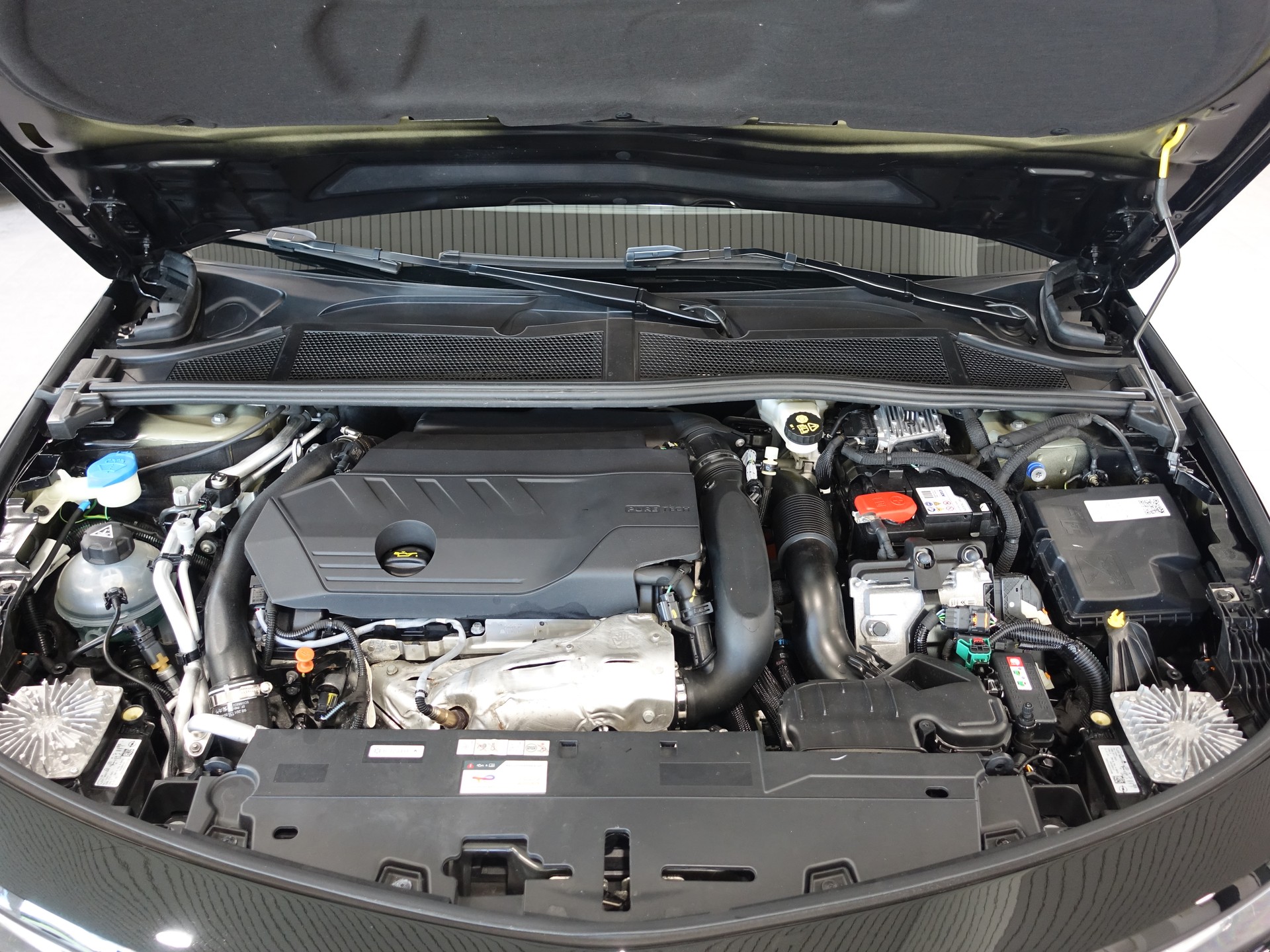 OPEL Astra 1.6 PHEV GSe Automat 225PS-image-6