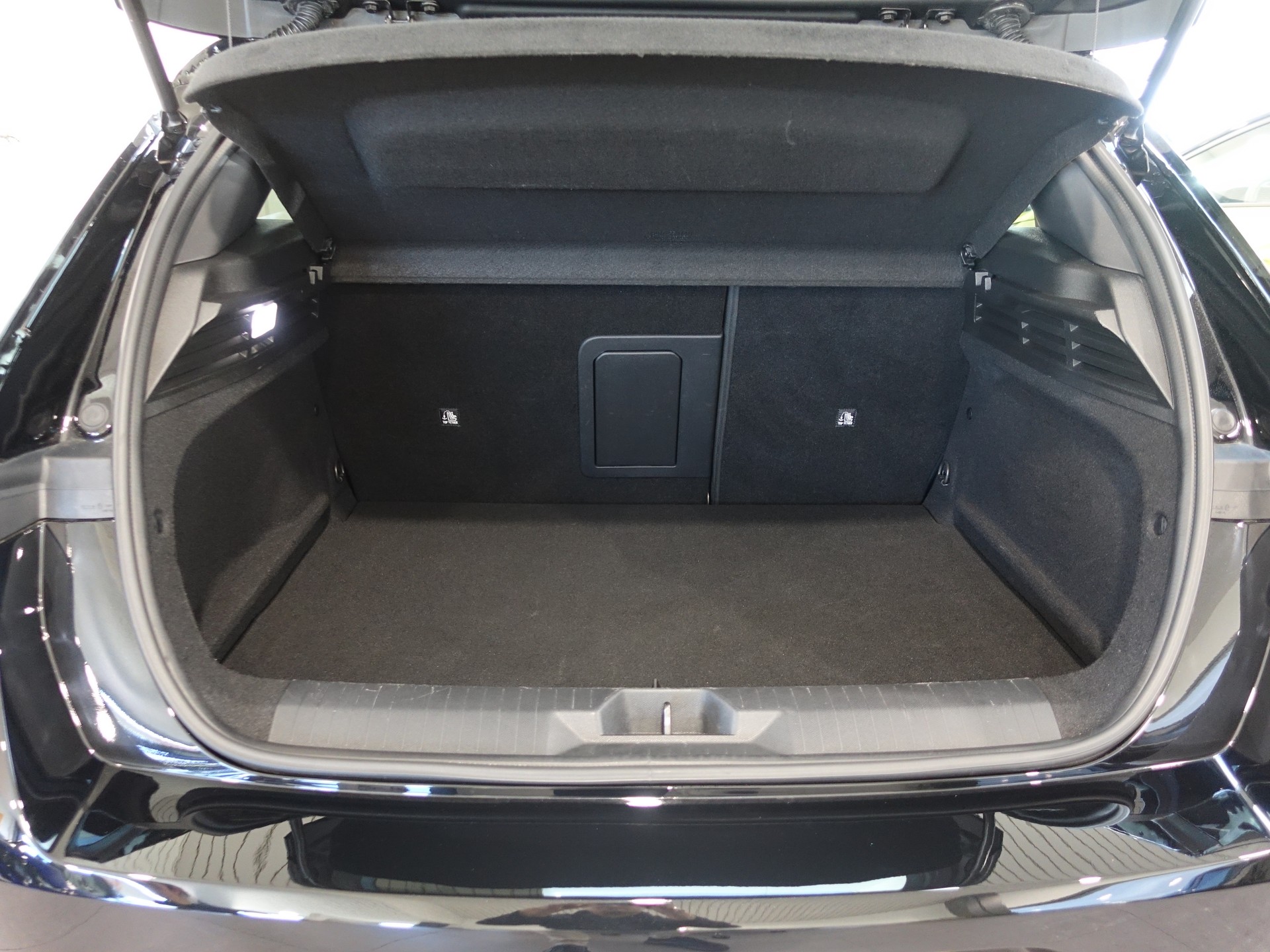 OPEL Astra 1.6 PHEV GSe Automat 225PS-image-11