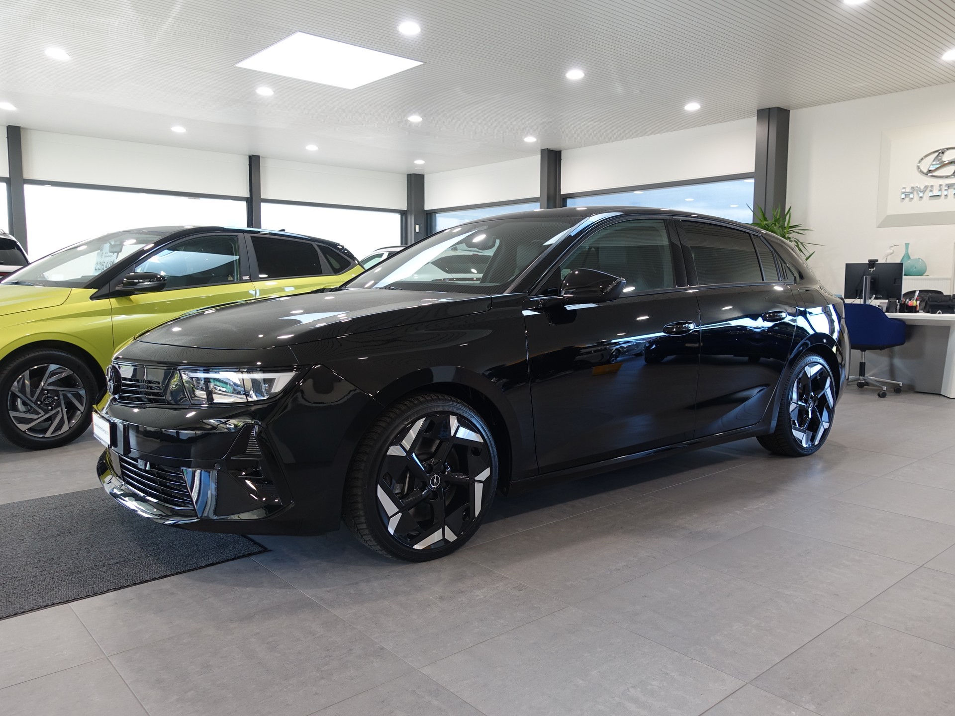 OPEL Astra 1.6 PHEV GSe Automat 225PS-image-0