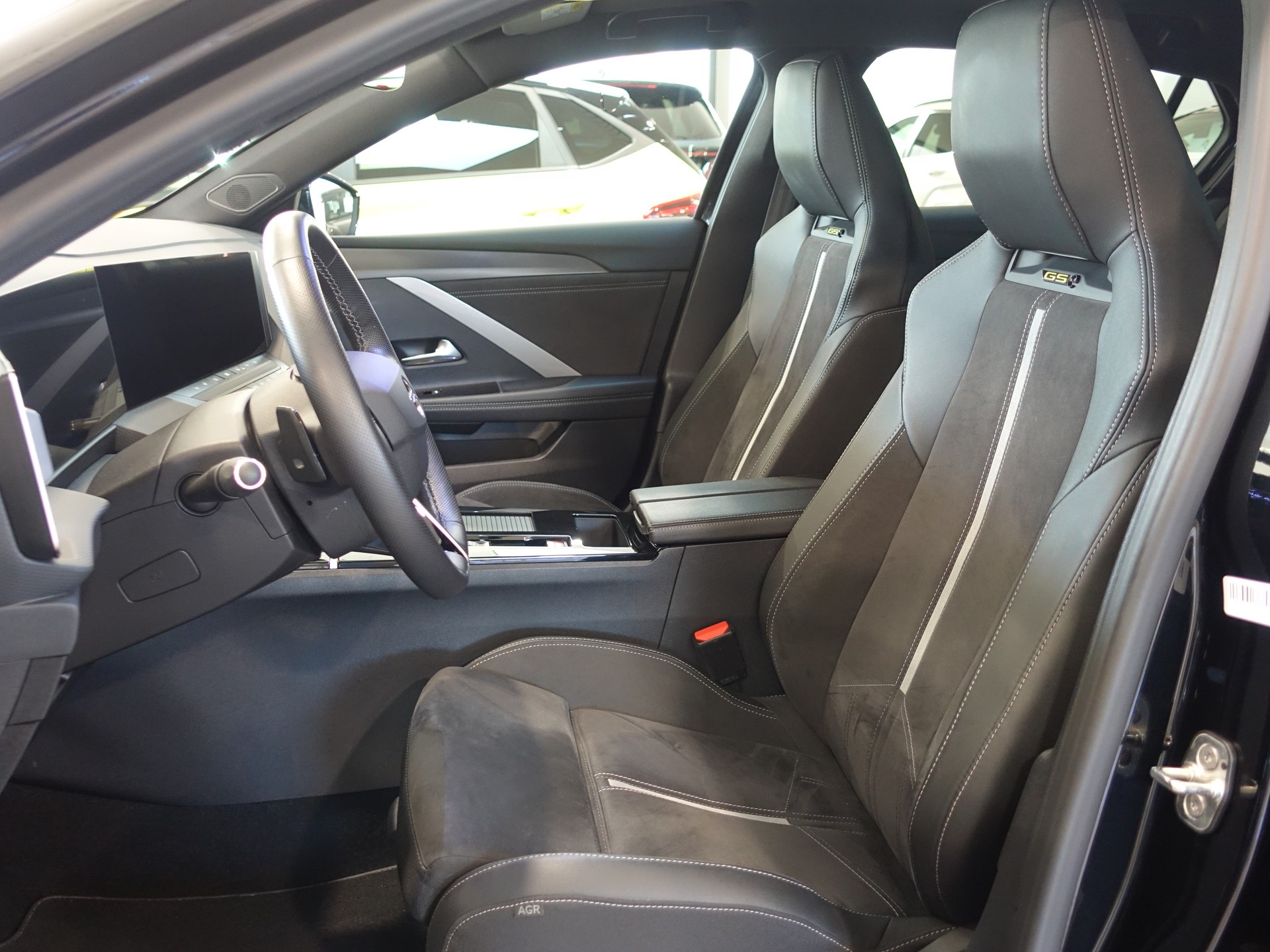 OPEL Astra 1.6 PHEV GSe Automat 225PS-image-8